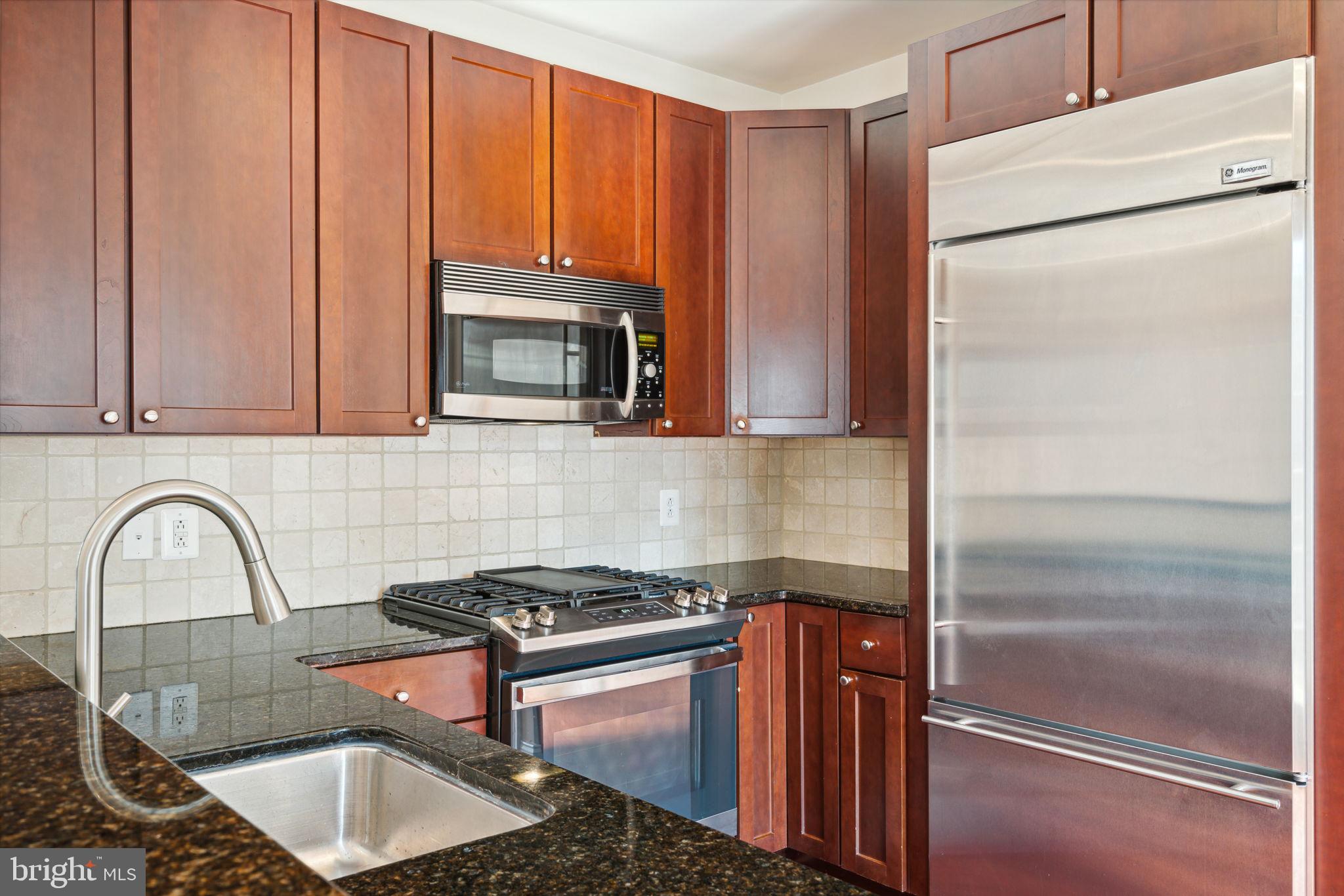 NAVAL SQUARE - Residential Lease