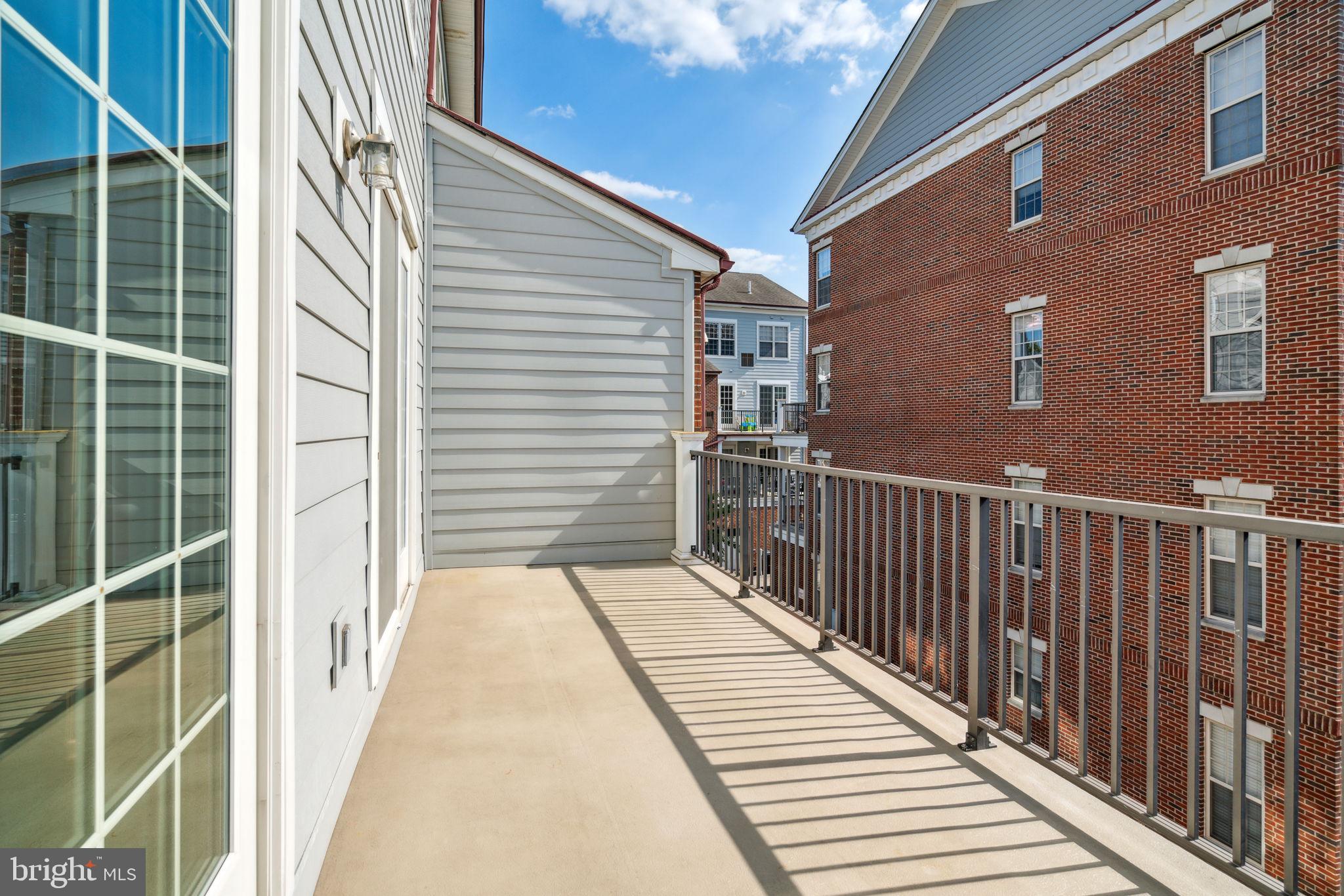 NAVAL SQUARE - Residential Lease