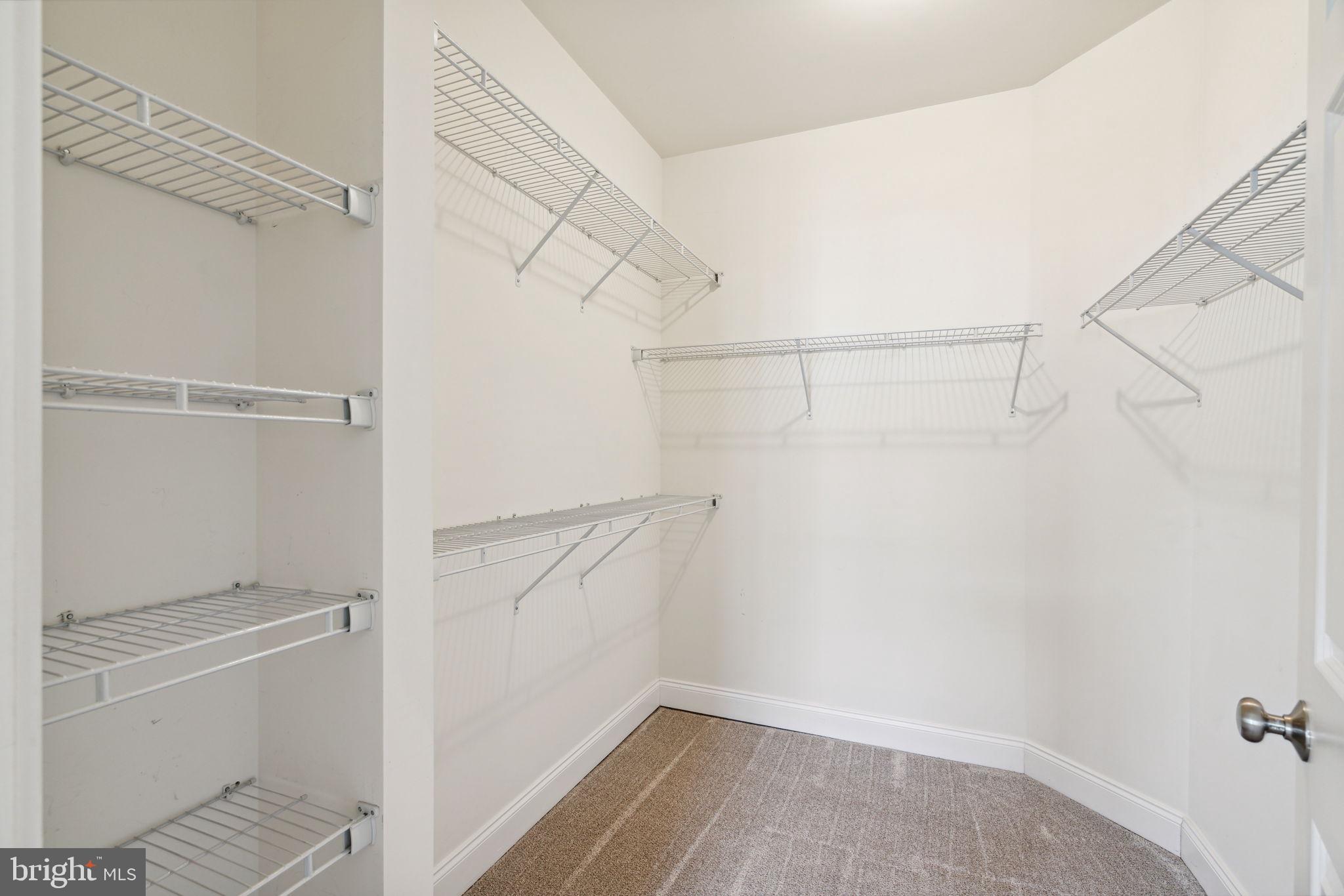 NAVAL SQUARE - Residential Lease