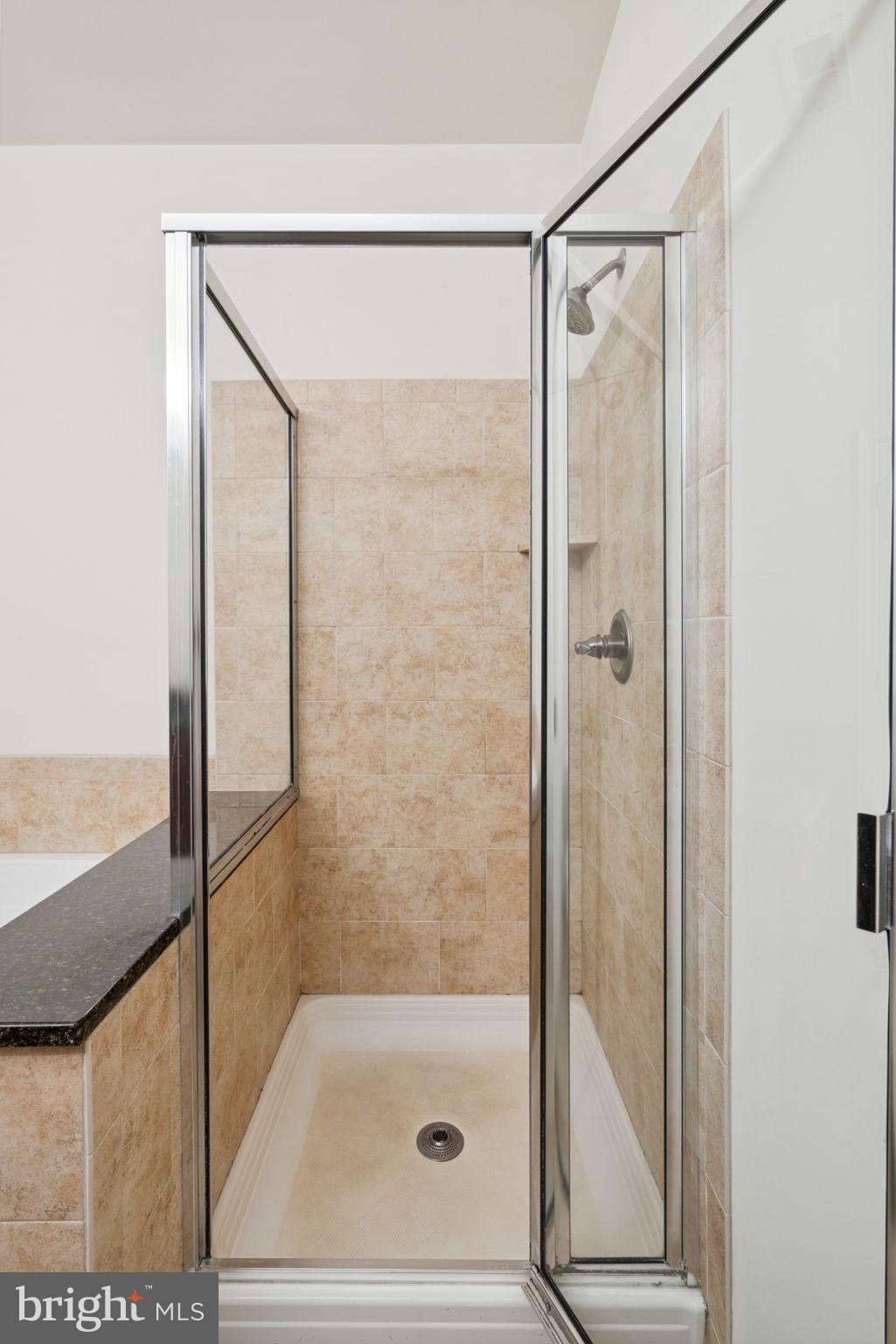 NAVAL SQUARE - Residential Lease