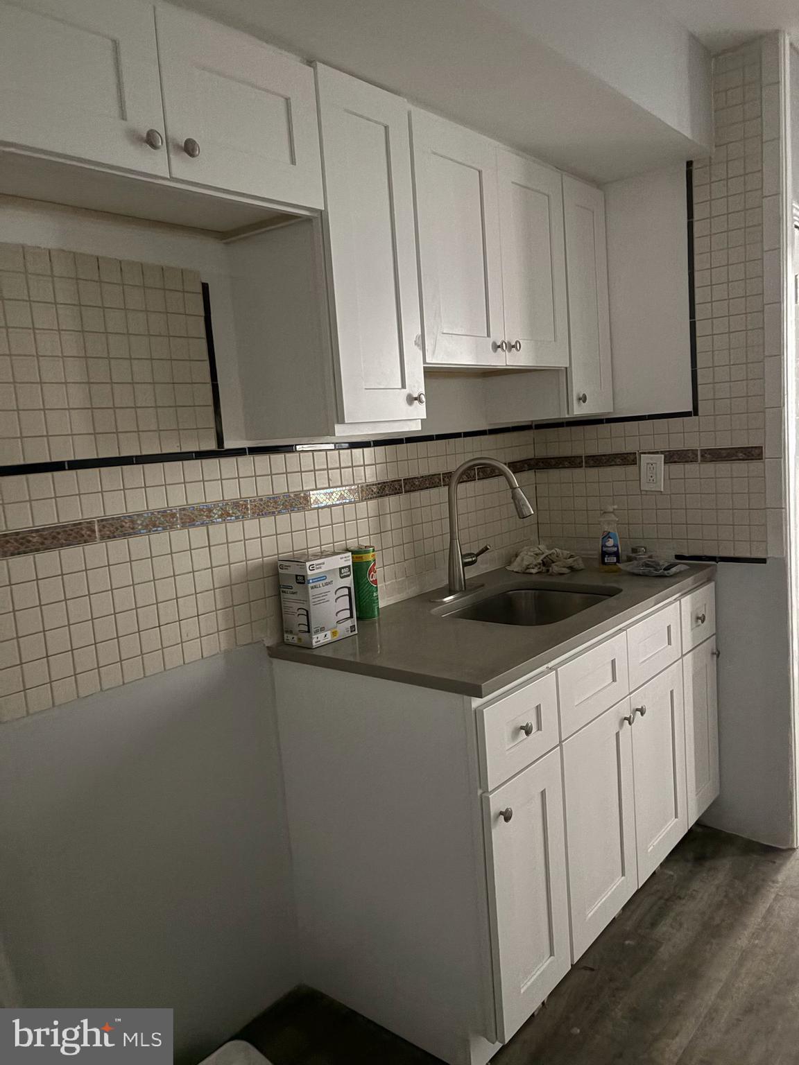 Welcome to this charming ground-floor studio located in a lovely neighborhood in South Philadelphia. Step inside to a modern kitchen with brand-new appliances and finishes. The entire space has been fully renovated — including new flooring, windows, and doors.
Beyond the kitchen, you’ll find a spacious open area that comfortably fits a bed and a cozy sitting space. The unit also features a full bathroom with a sleek standing shower.
This bright and fresh studio is perfect for comfortable city living!