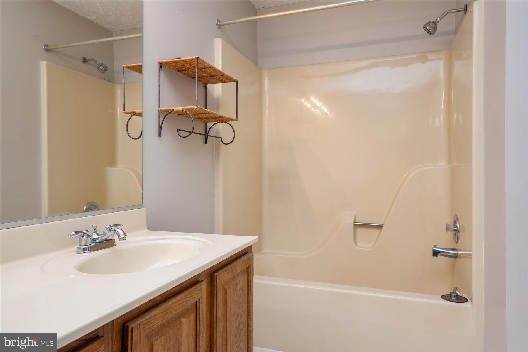 ELMHURST STATION - Residential Lease