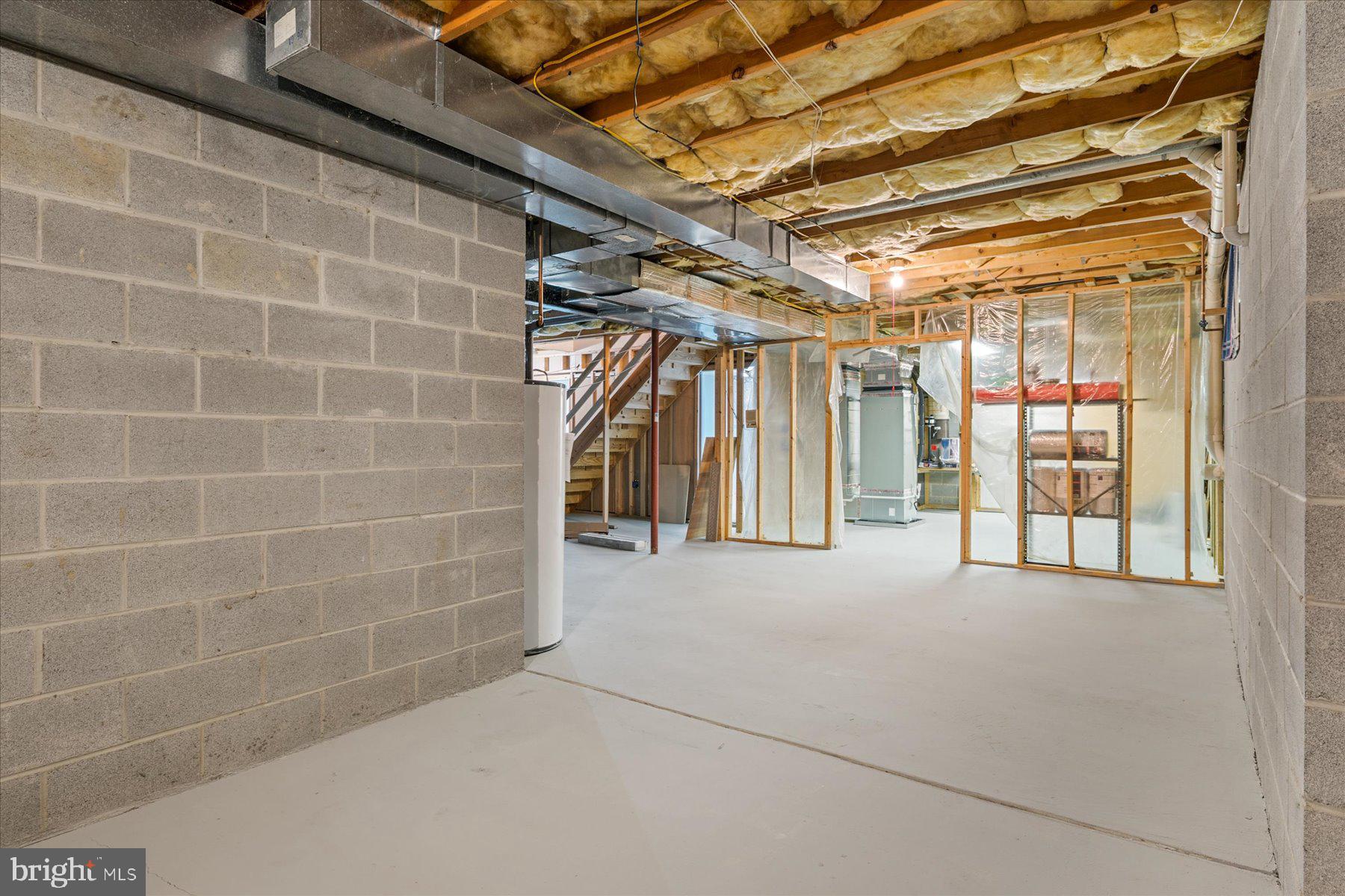 ELMHURST STATION - Residential Lease