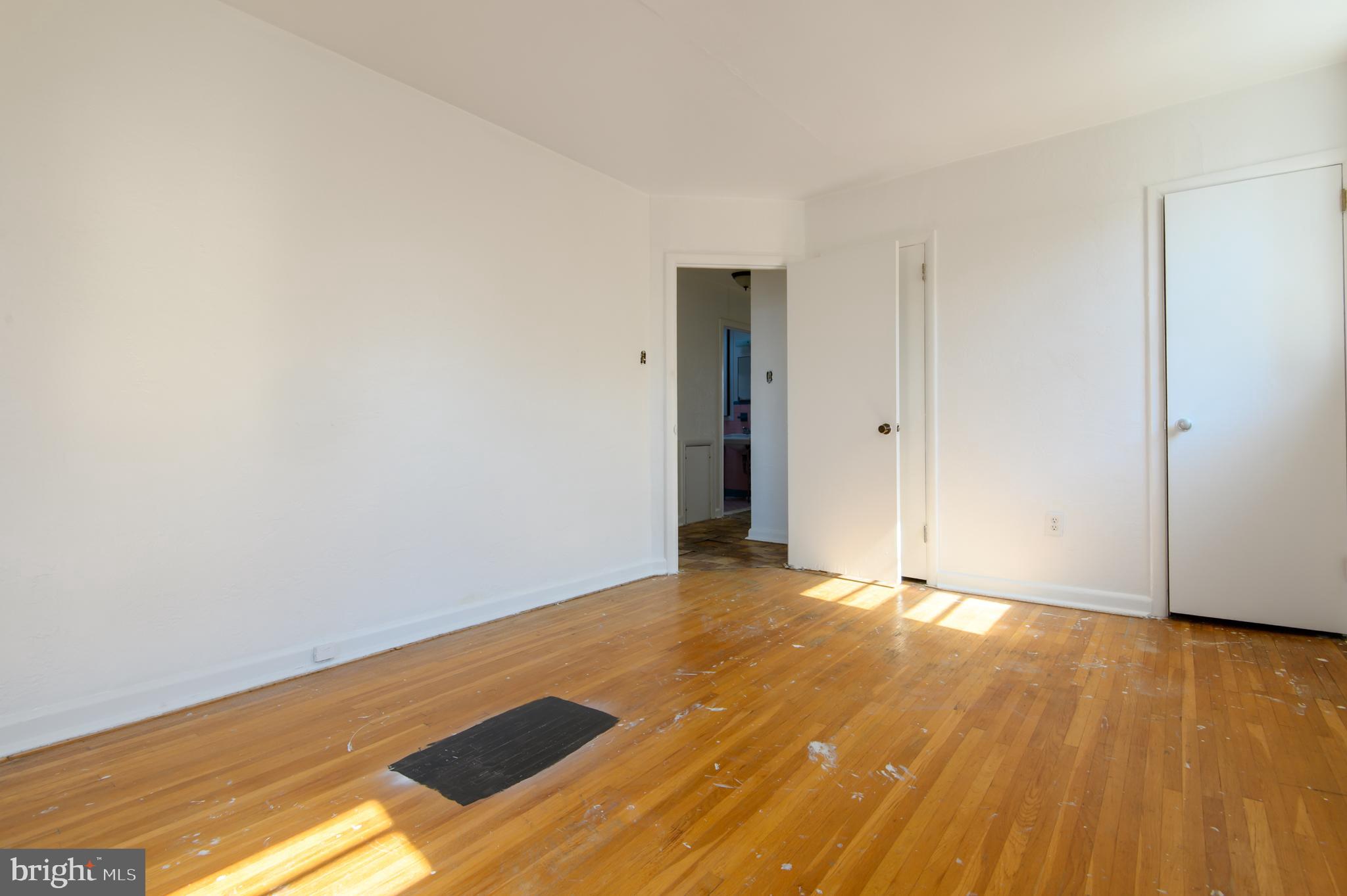 OXFORD CIRCLE - Residential