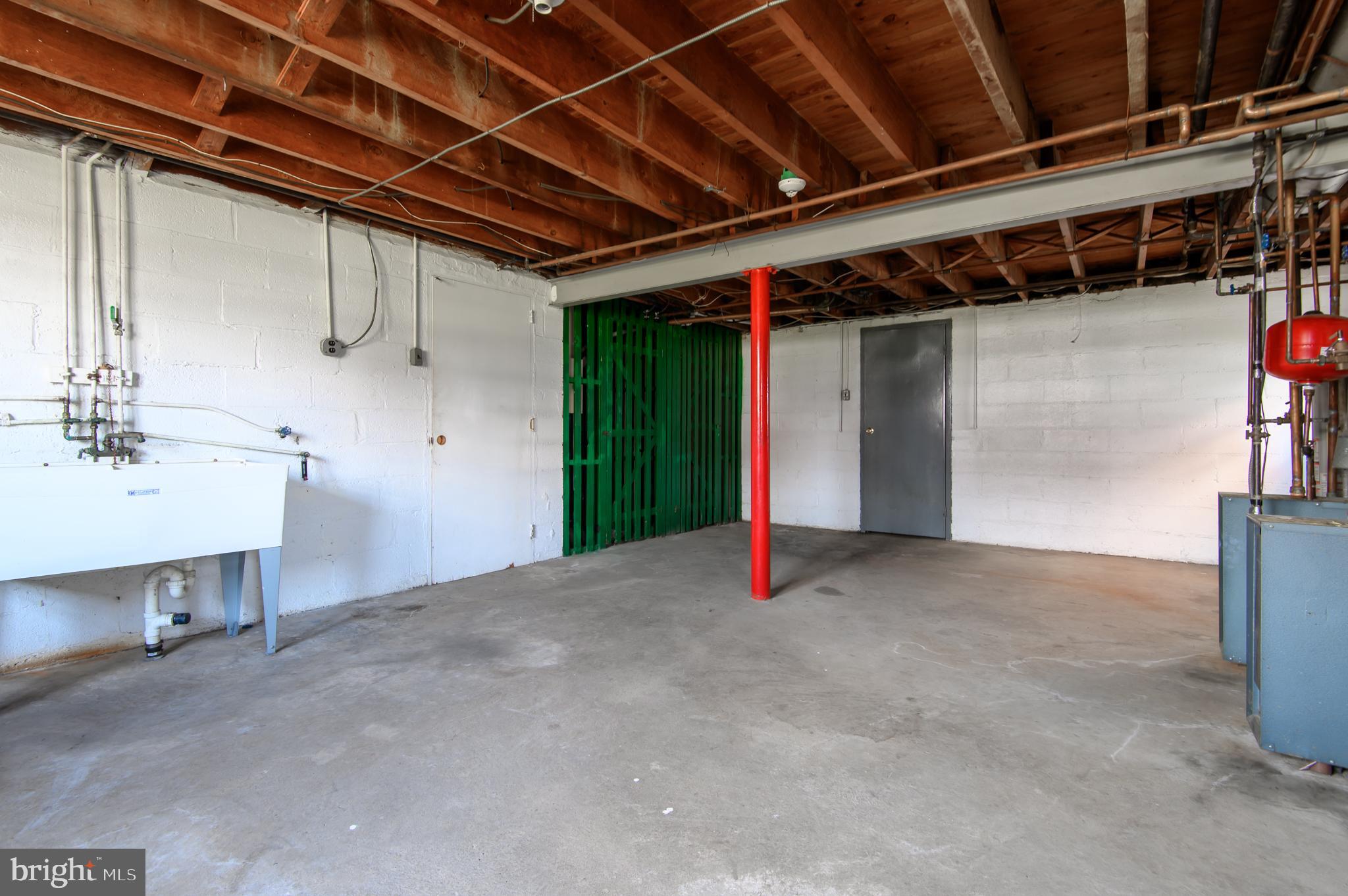 OXFORD CIRCLE - Residential