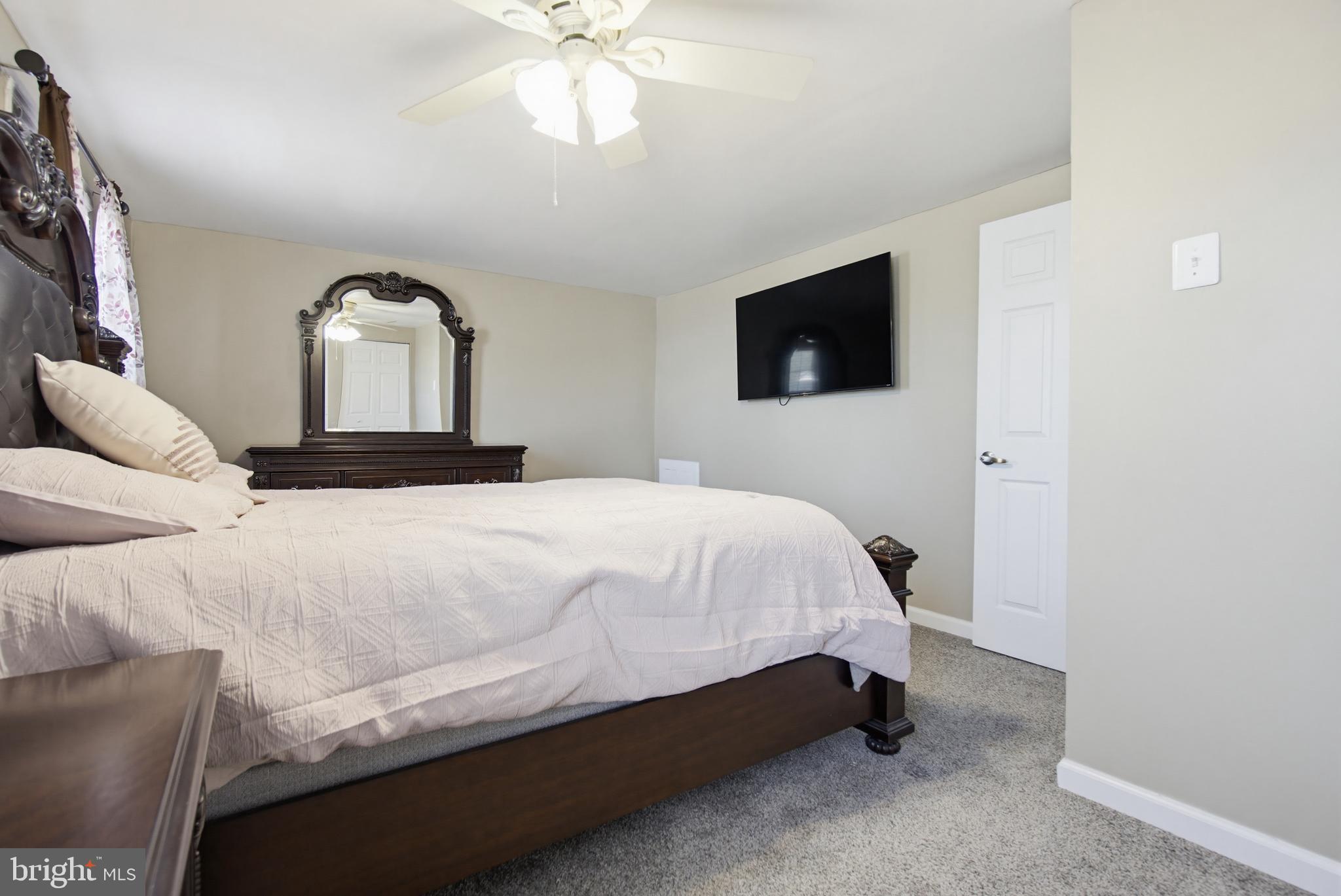 OAK VIEW VILLAGE - Residential