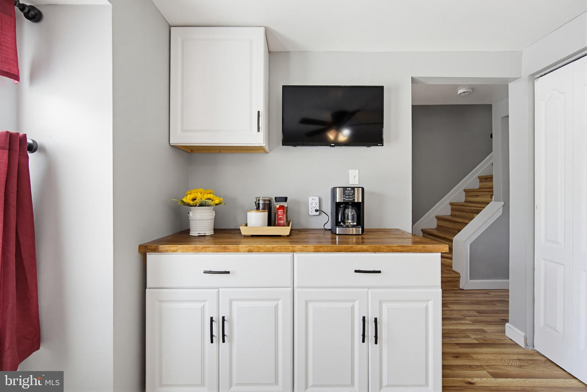 OAK VIEW VILLAGE - Residential