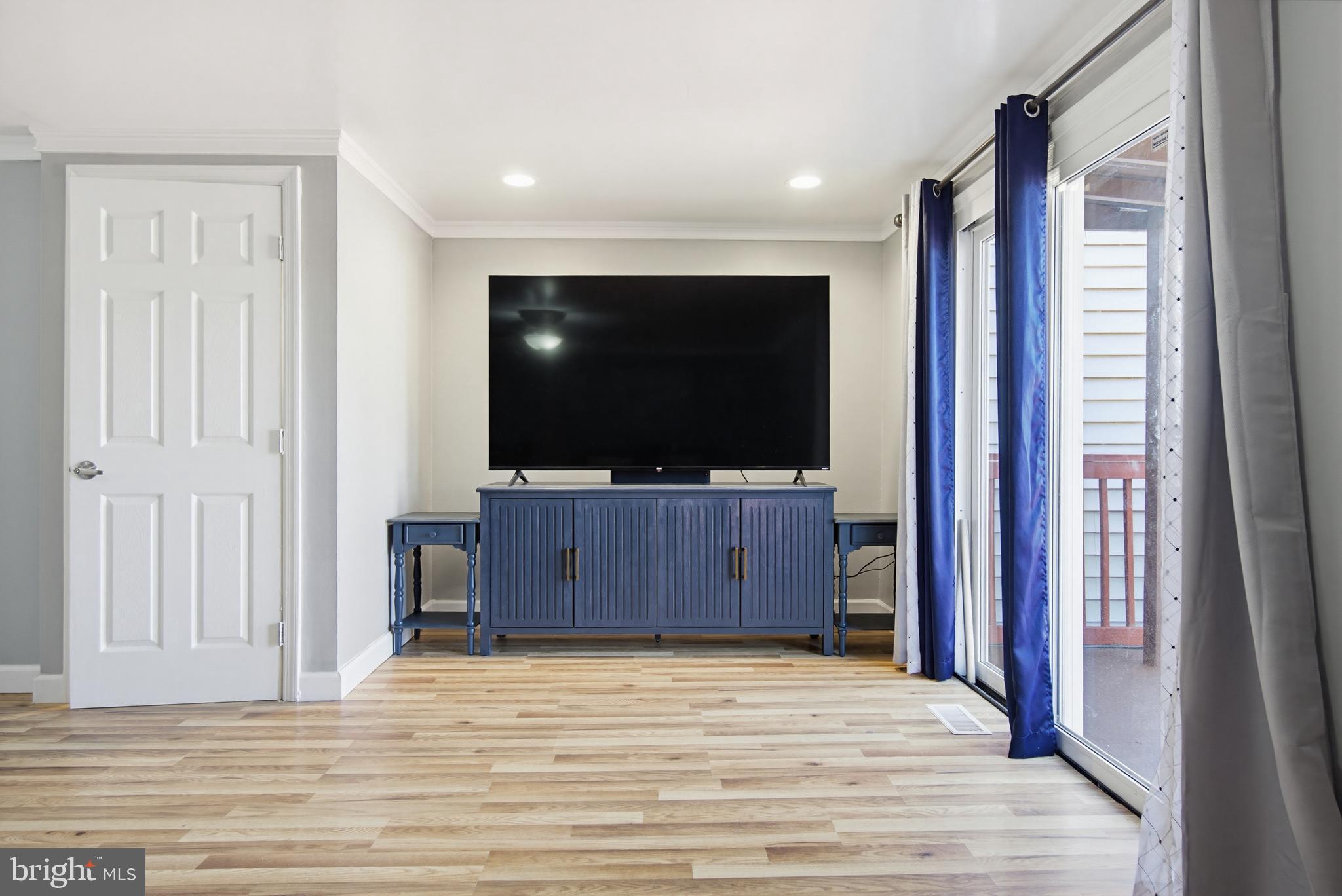 OAK VIEW VILLAGE - Residential