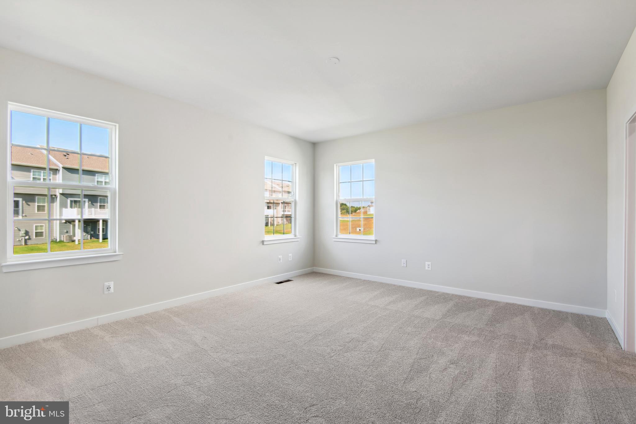 SENSENY VILLAGE - Residential