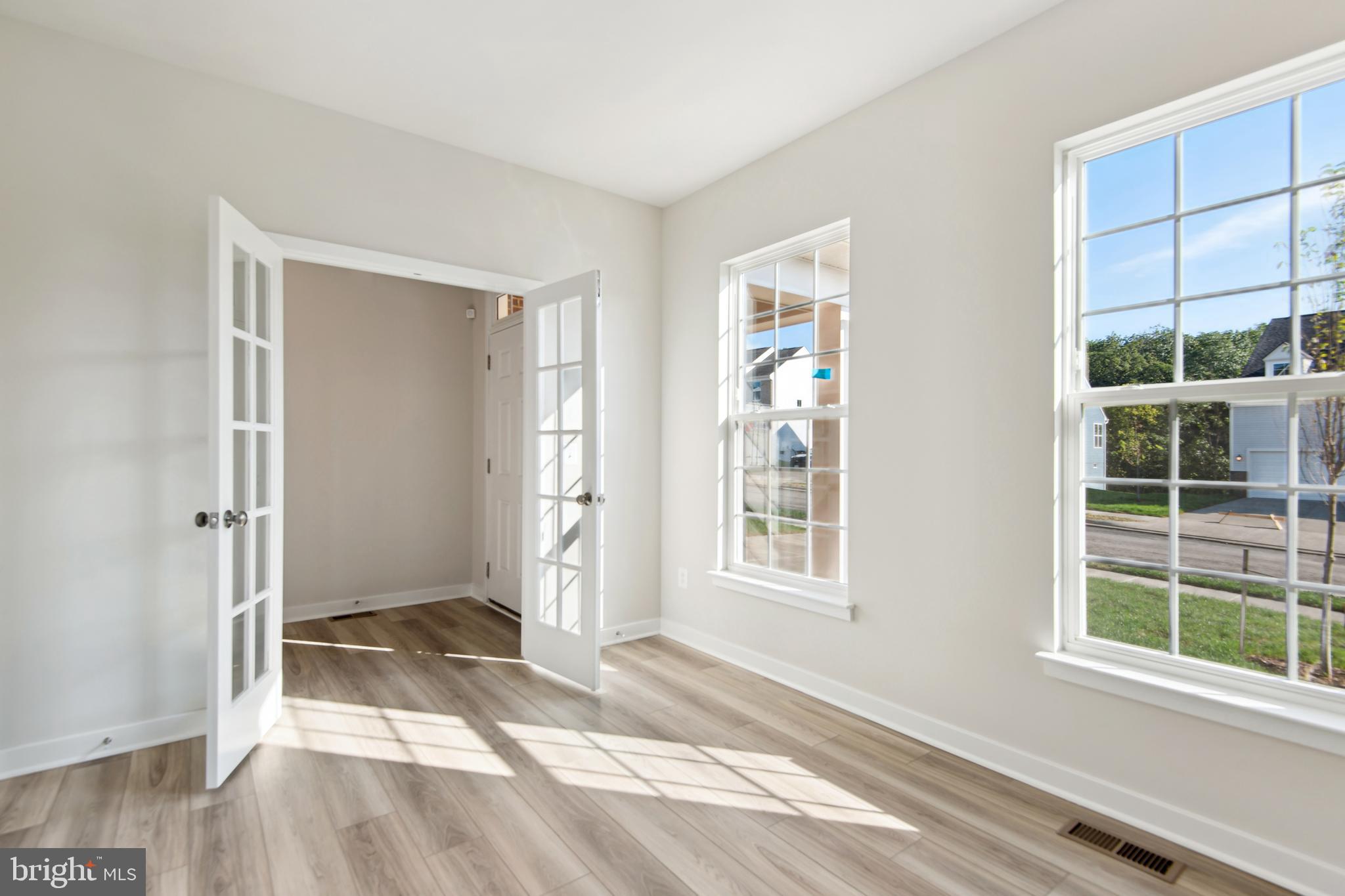 SENSENY VILLAGE - Residential