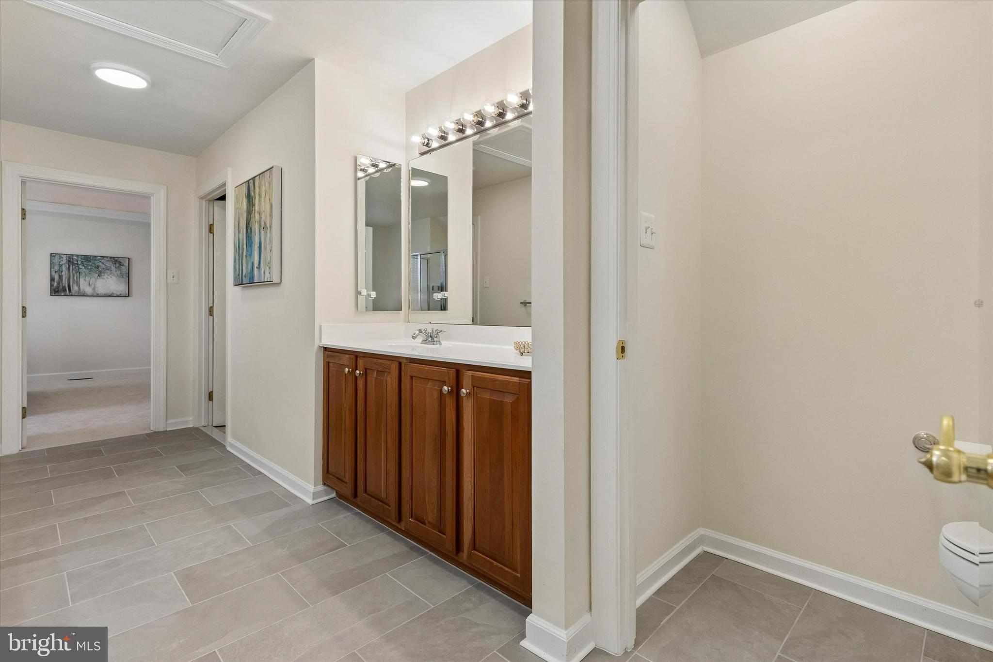 EQUESTRIAN COURT - Residential