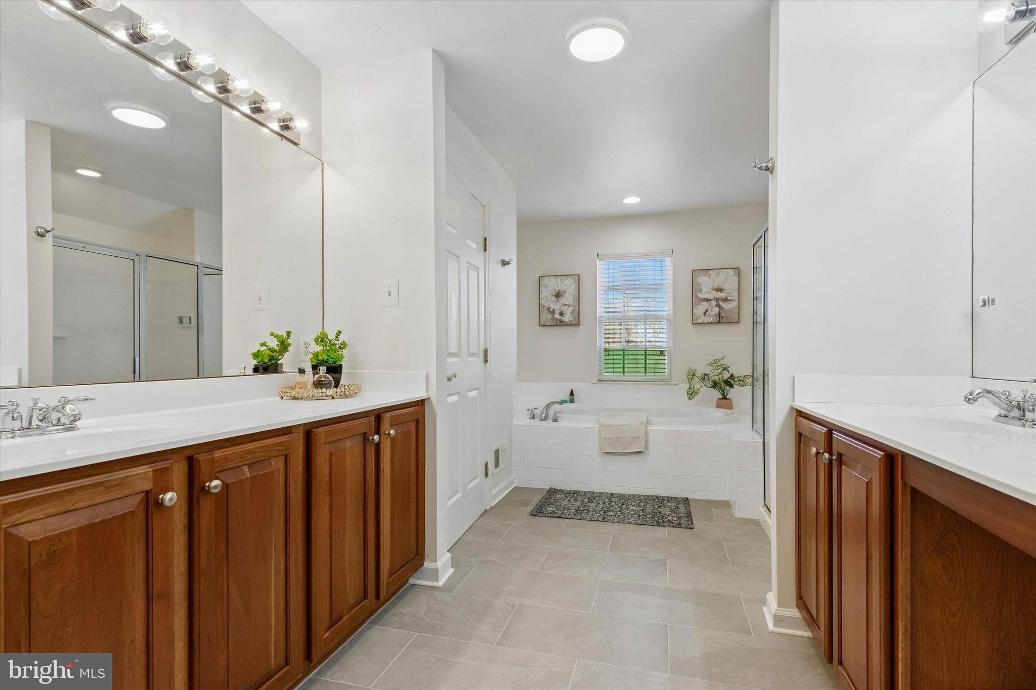 EQUESTRIAN COURT - Residential