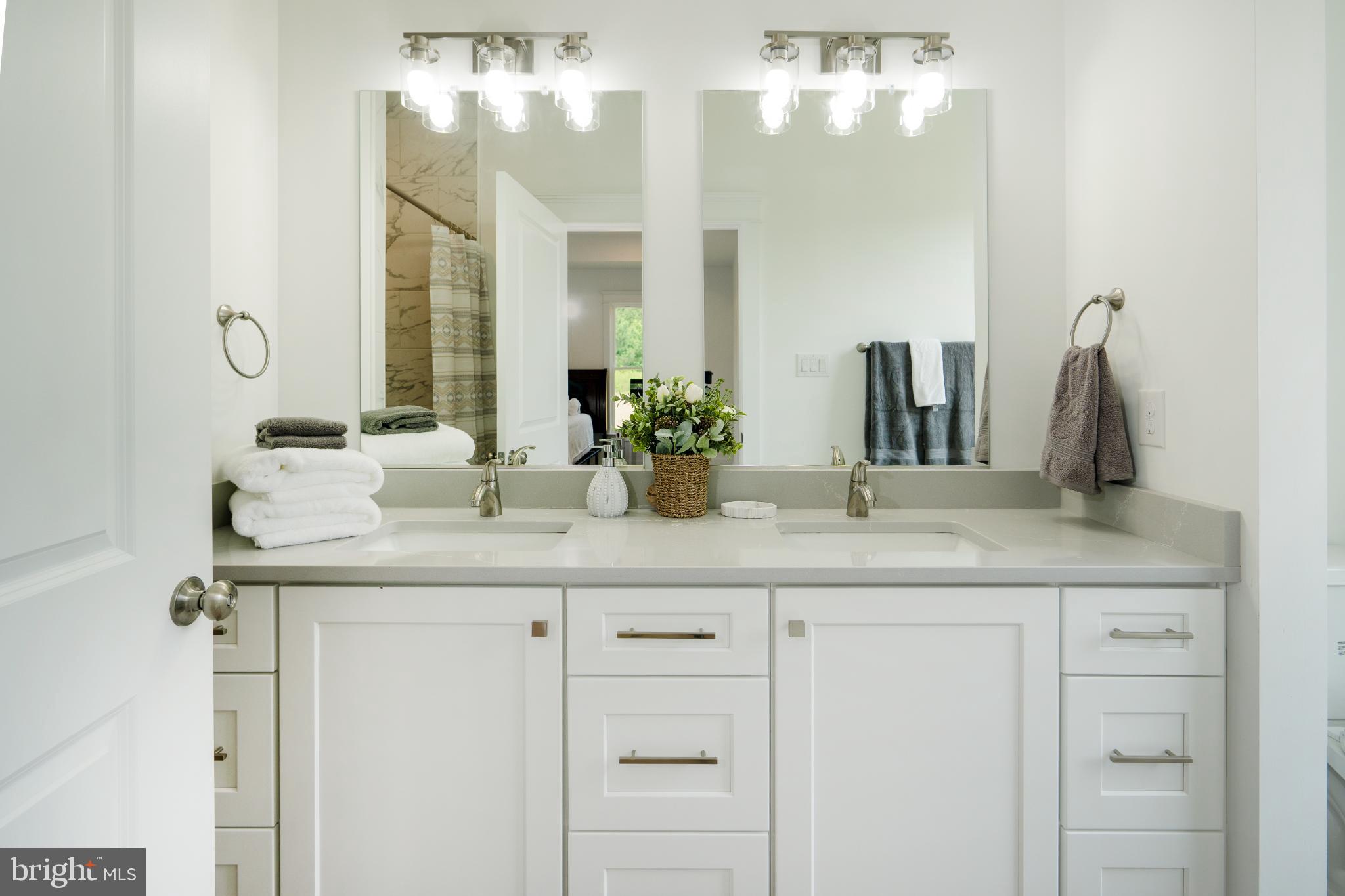 NOAH'S LANDING - Residential