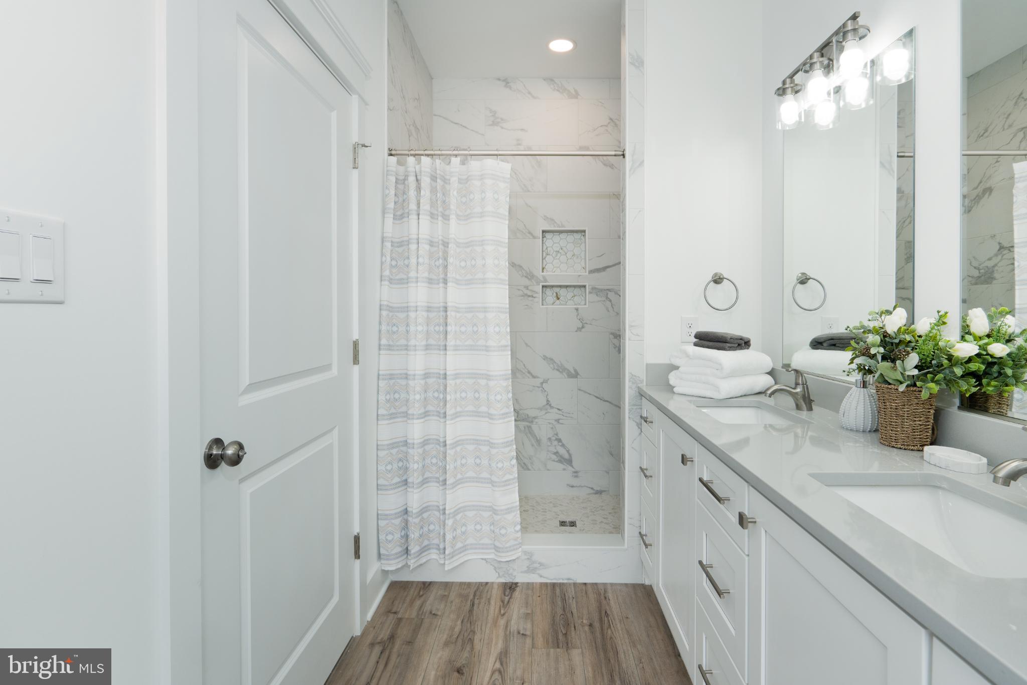 NOAH'S LANDING - Residential