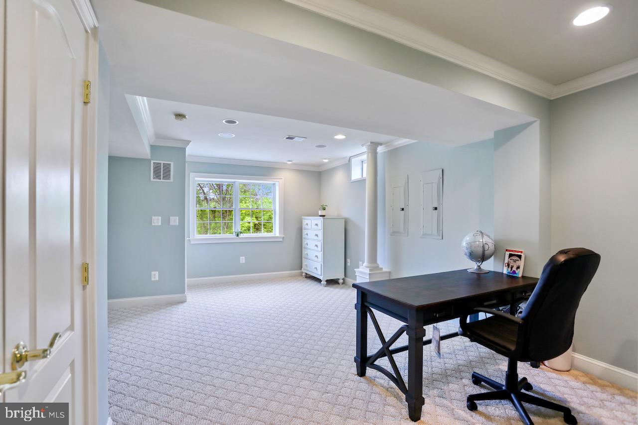 LOUDOUN VALLEY ESTATES - Residential