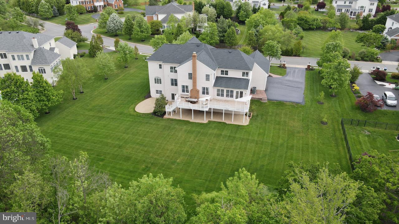 LOUDOUN VALLEY ESTATES - Residential