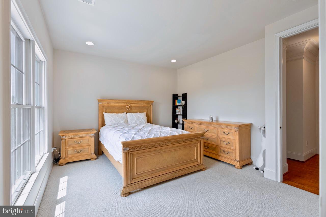 LOUDOUN VALLEY ESTATES - Residential