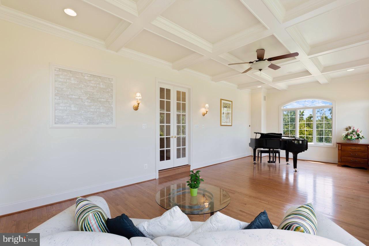 LOUDOUN VALLEY ESTATES - Residential