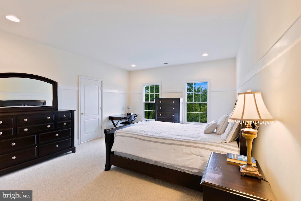 LOUDOUN VALLEY ESTATES - Residential