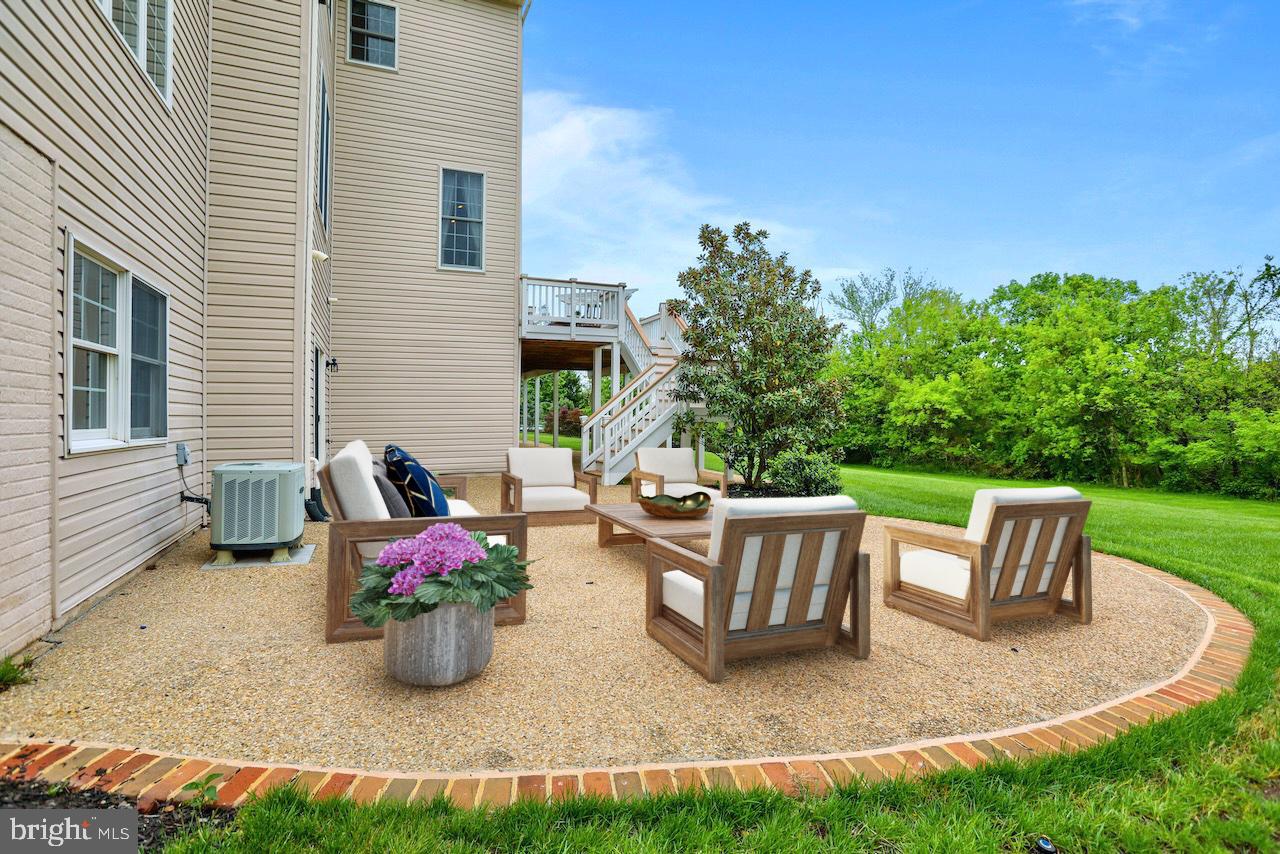 LOUDOUN VALLEY ESTATES - Residential