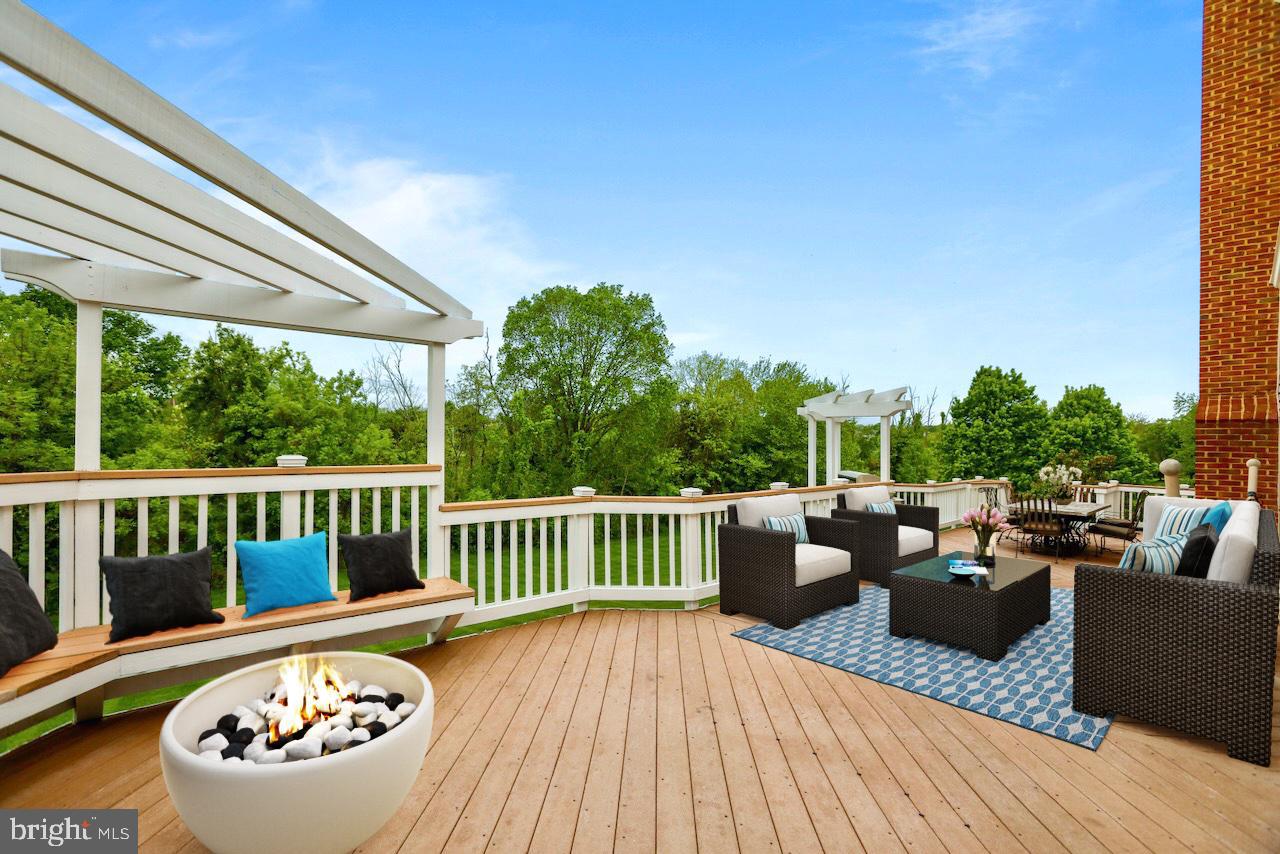 LOUDOUN VALLEY ESTATES - Residential