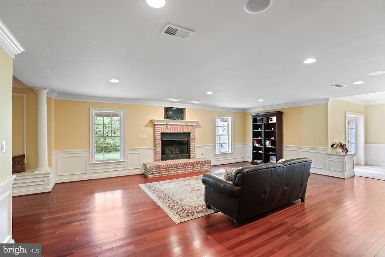 LOUDOUN VALLEY ESTATES - Residential