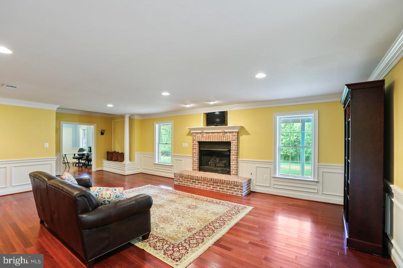 LOUDOUN VALLEY ESTATES - Residential