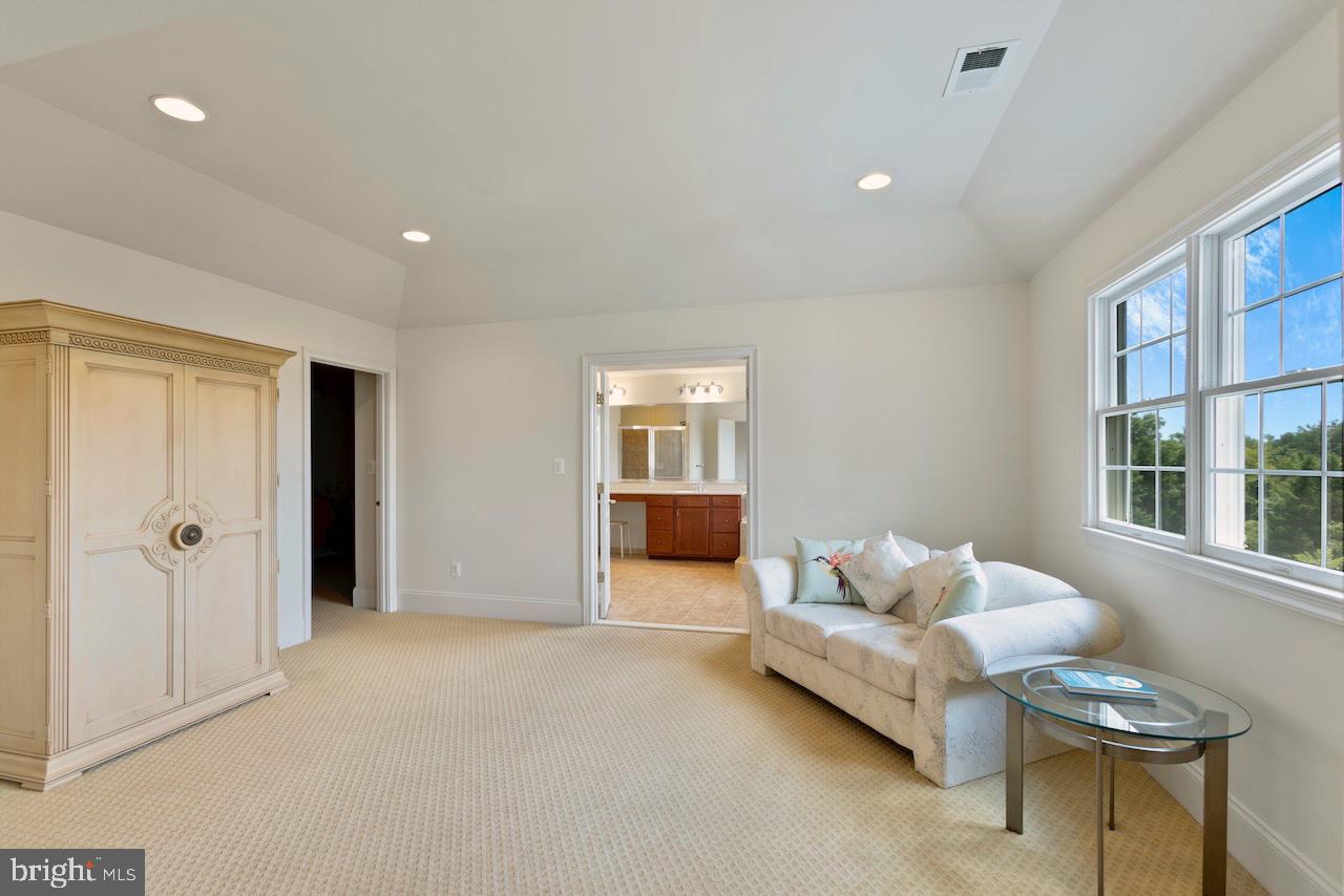 LOUDOUN VALLEY ESTATES - Residential