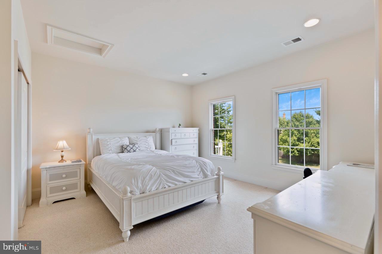 LOUDOUN VALLEY ESTATES - Residential