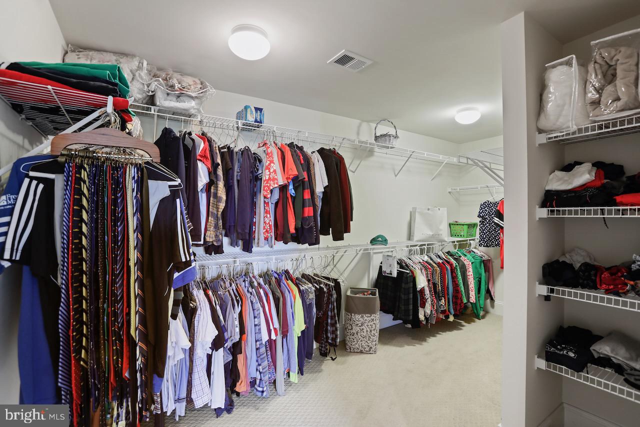 LOUDOUN VALLEY ESTATES - Residential