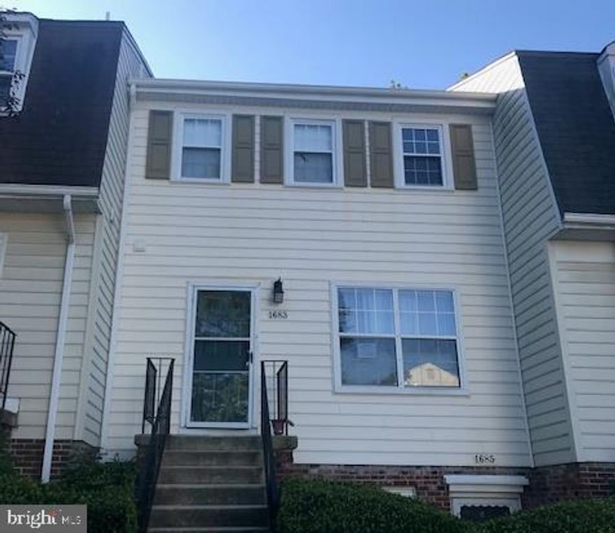3 Bedroom/1.5 Baths townhouse, washer/dryer, deck, walk basement entrance to fenced yard.