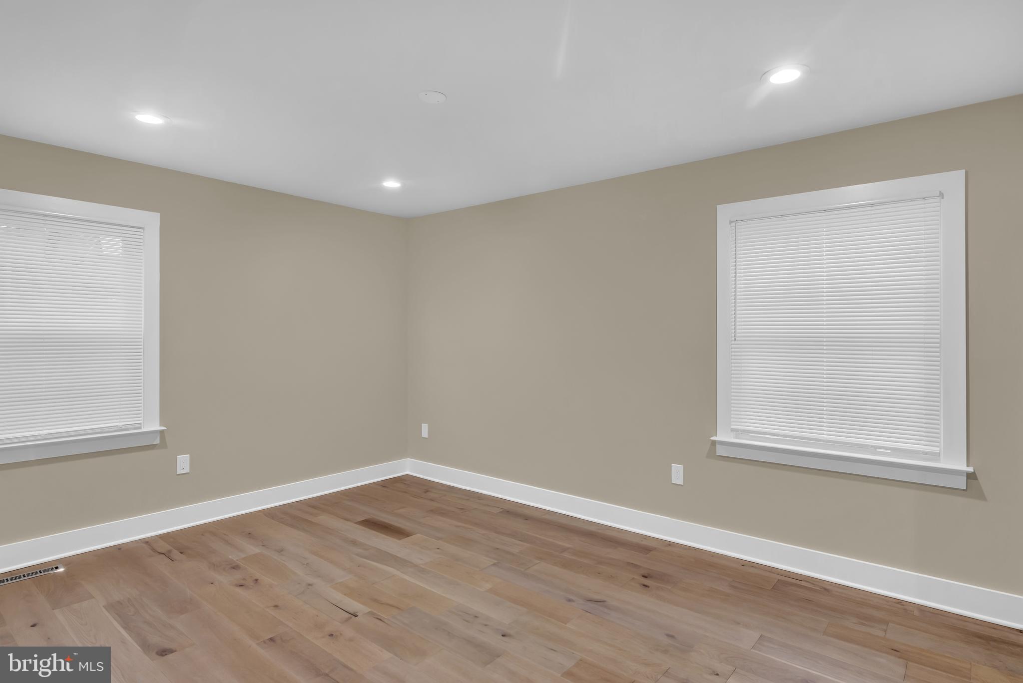 SNOWDEN OAKS - Residential