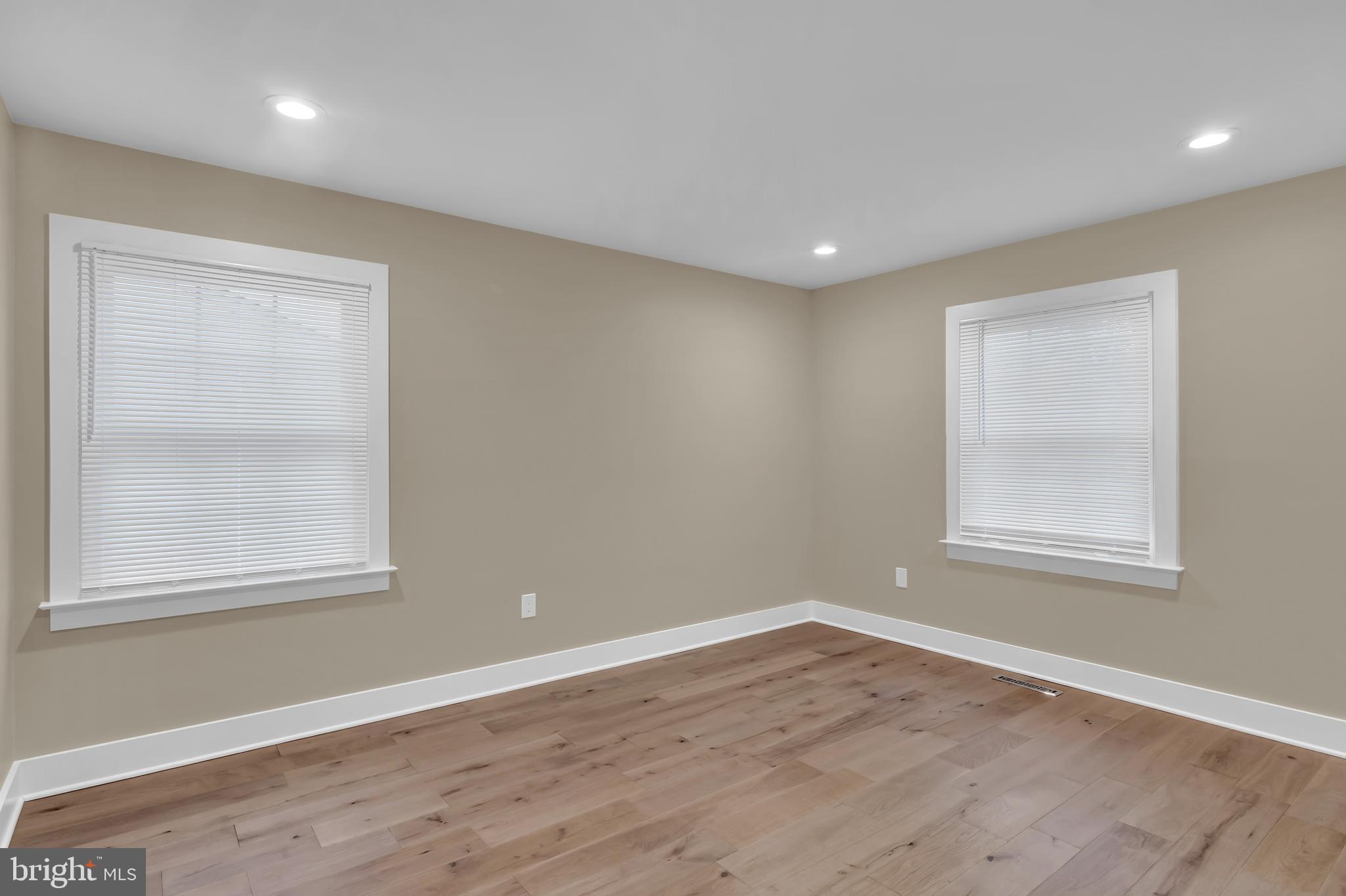 SNOWDEN OAKS - Residential