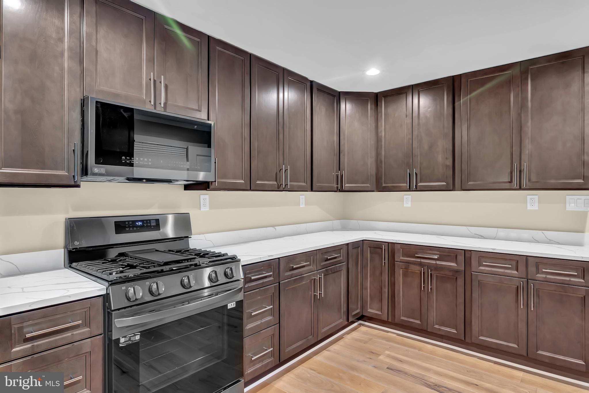 SNOWDEN OAKS - Residential