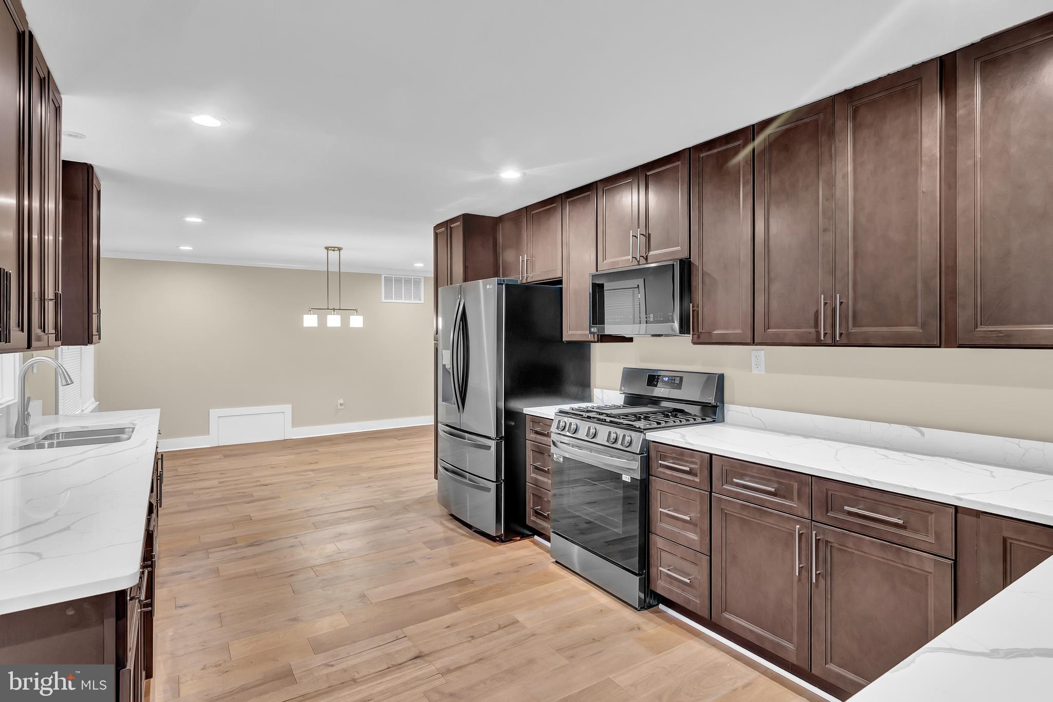 SNOWDEN OAKS - Residential