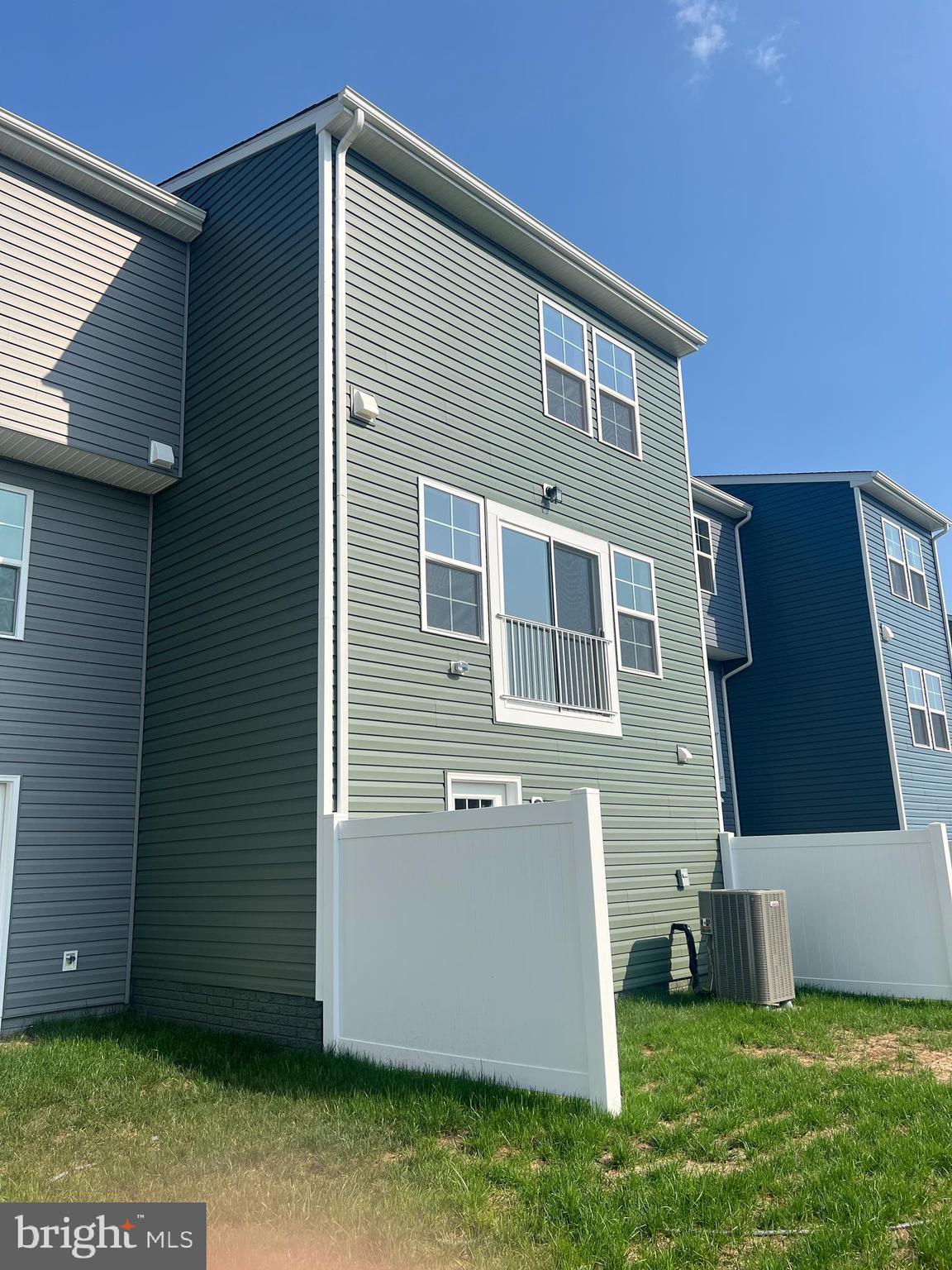 OVERLOOK AT RIVERSIDE TOWNHOMES - Residential Lease