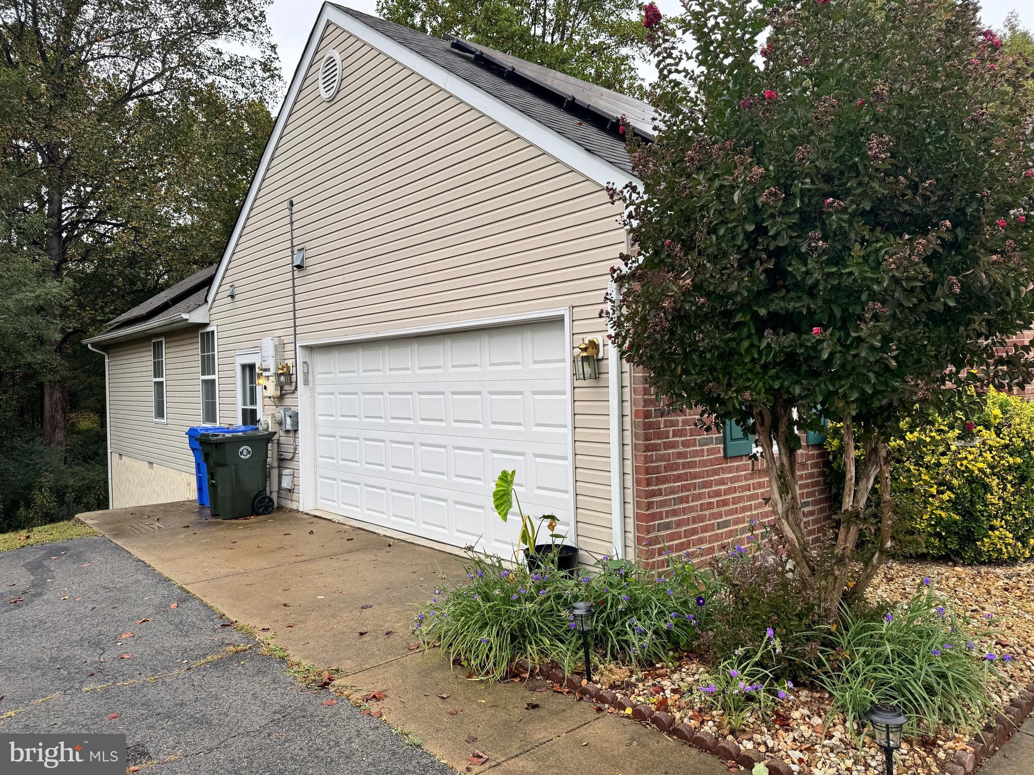 1009 MAGNOLIA DRIVE