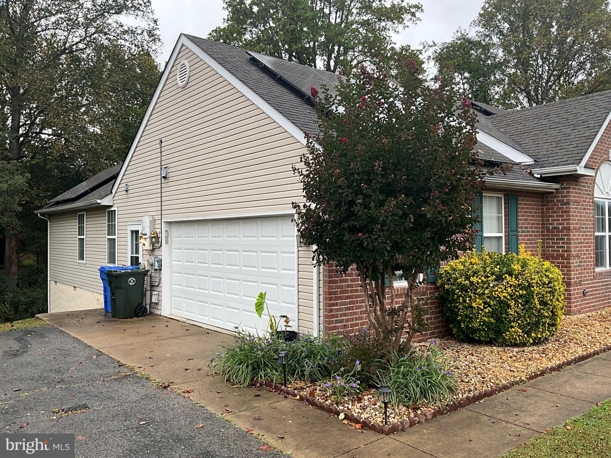 1009 MAGNOLIA DRIVE