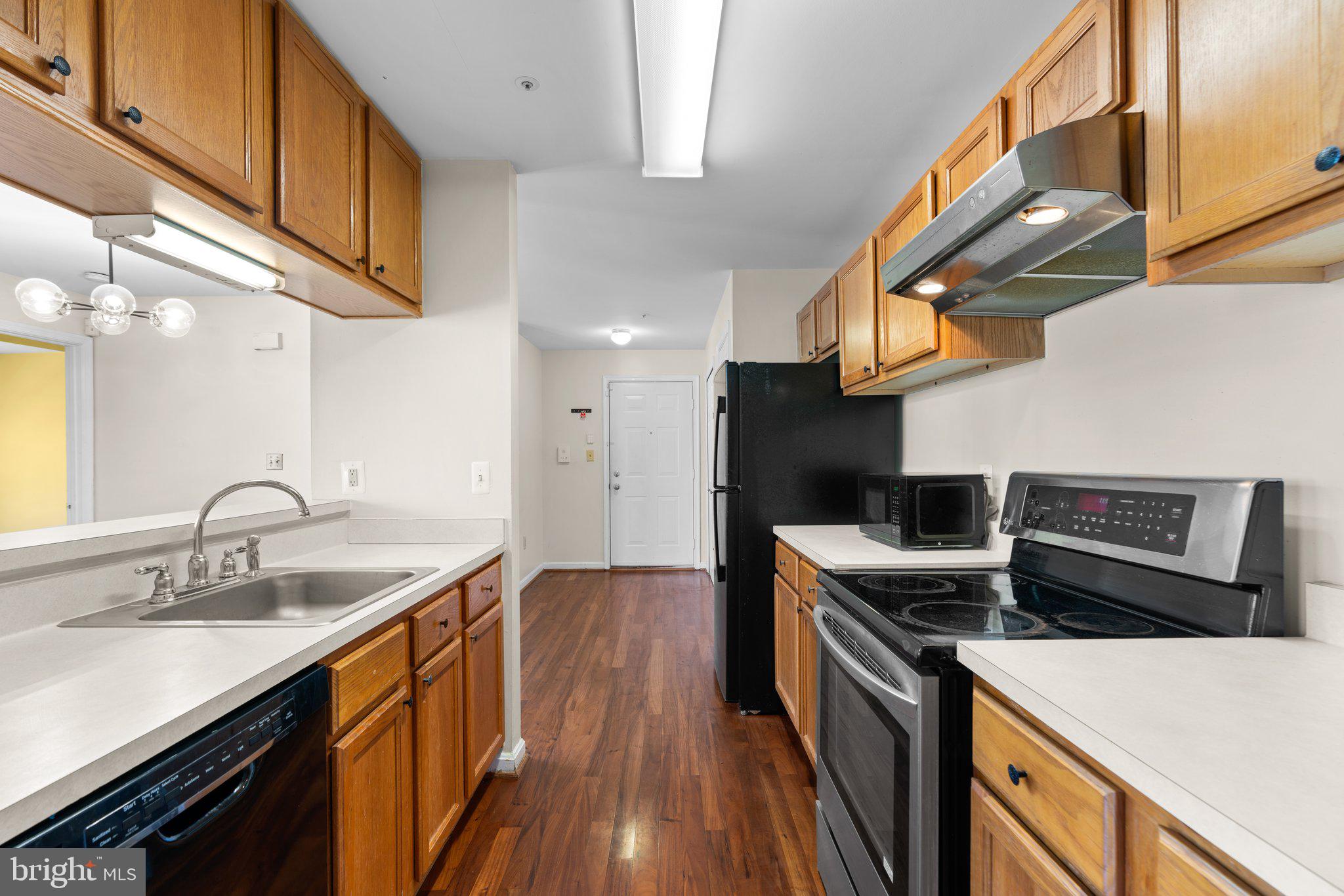 LAKE POINTE AT TOWN CENTER - Residential