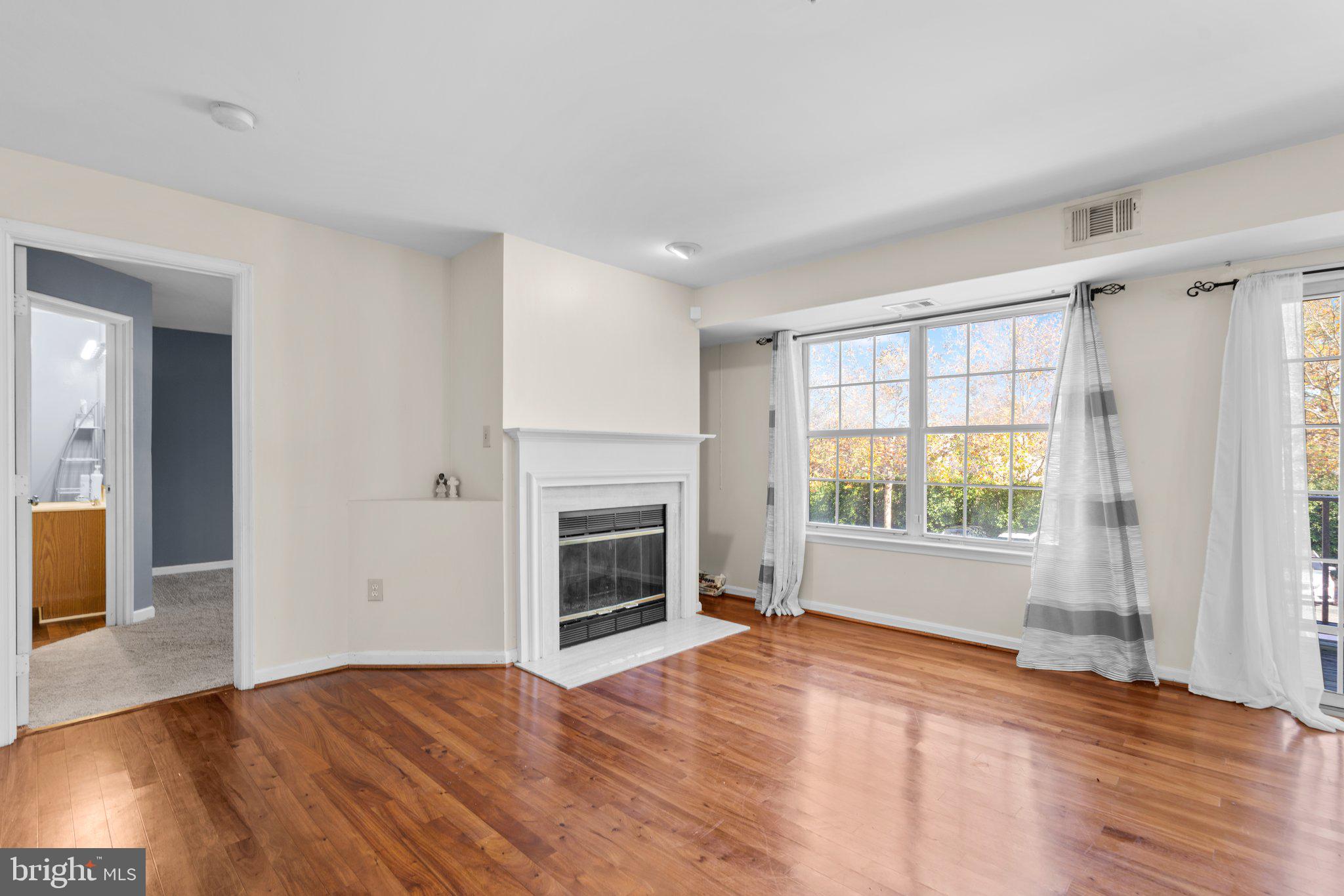 LAKE POINTE AT TOWN CENTER - Residential