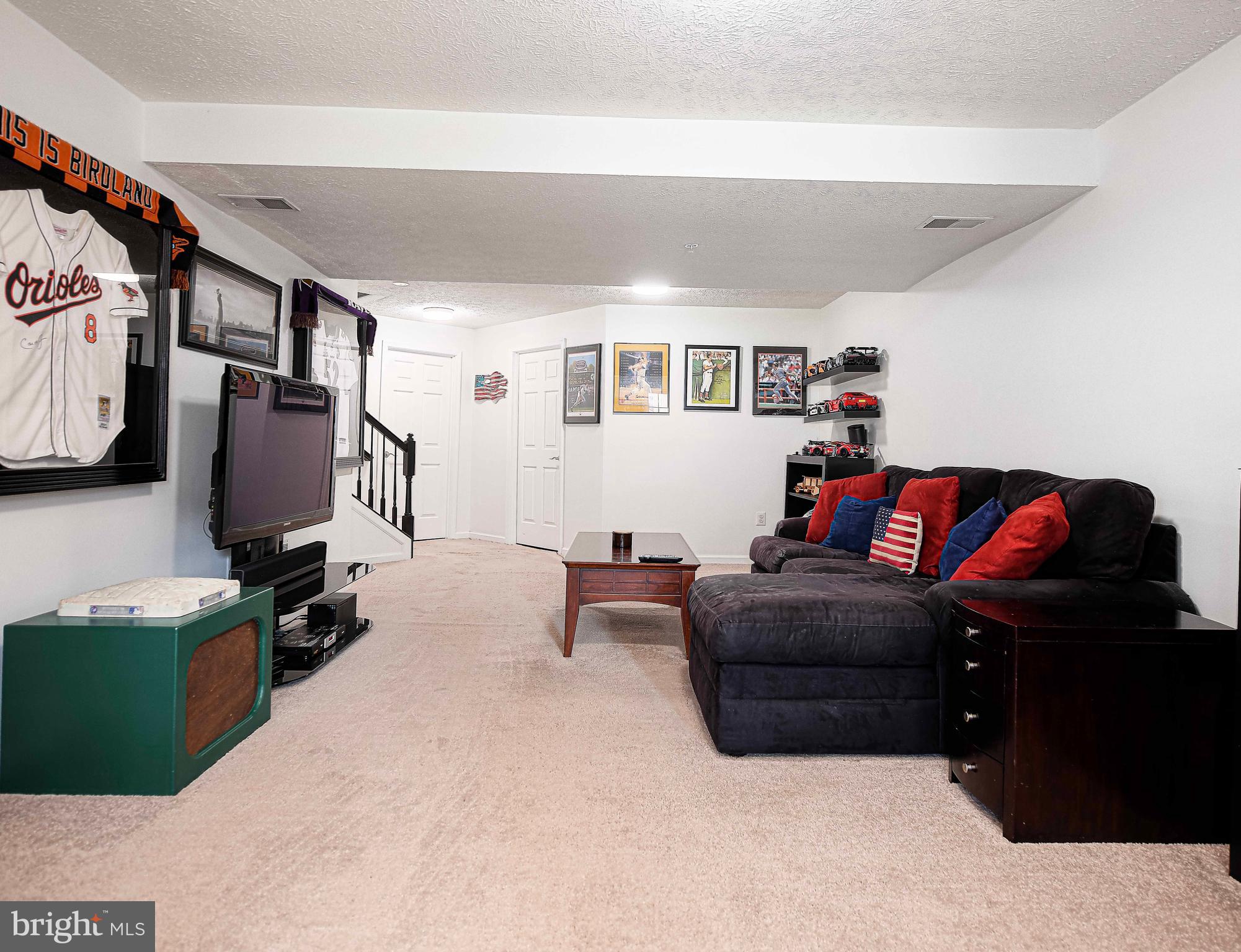 CONSTANT FRIENDSHIP - Residential