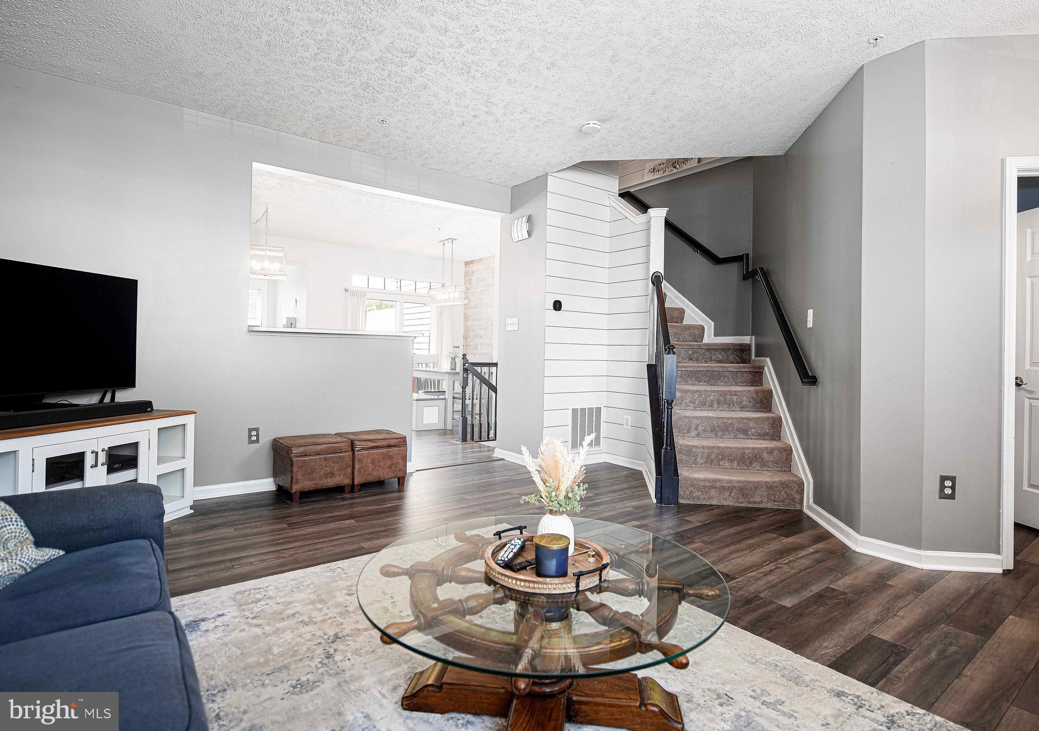 CONSTANT FRIENDSHIP - Residential