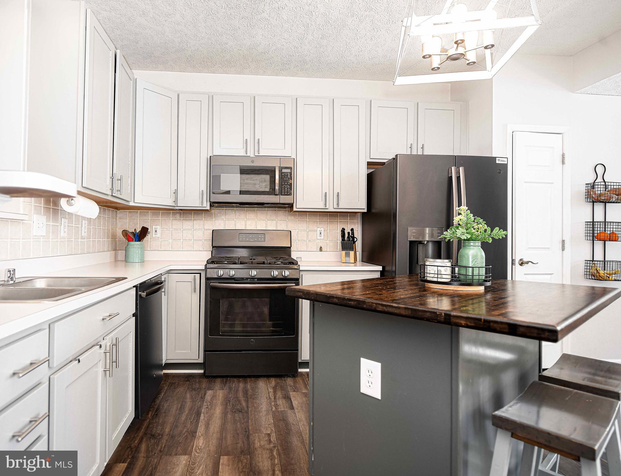 3180 FREESTONE COURT