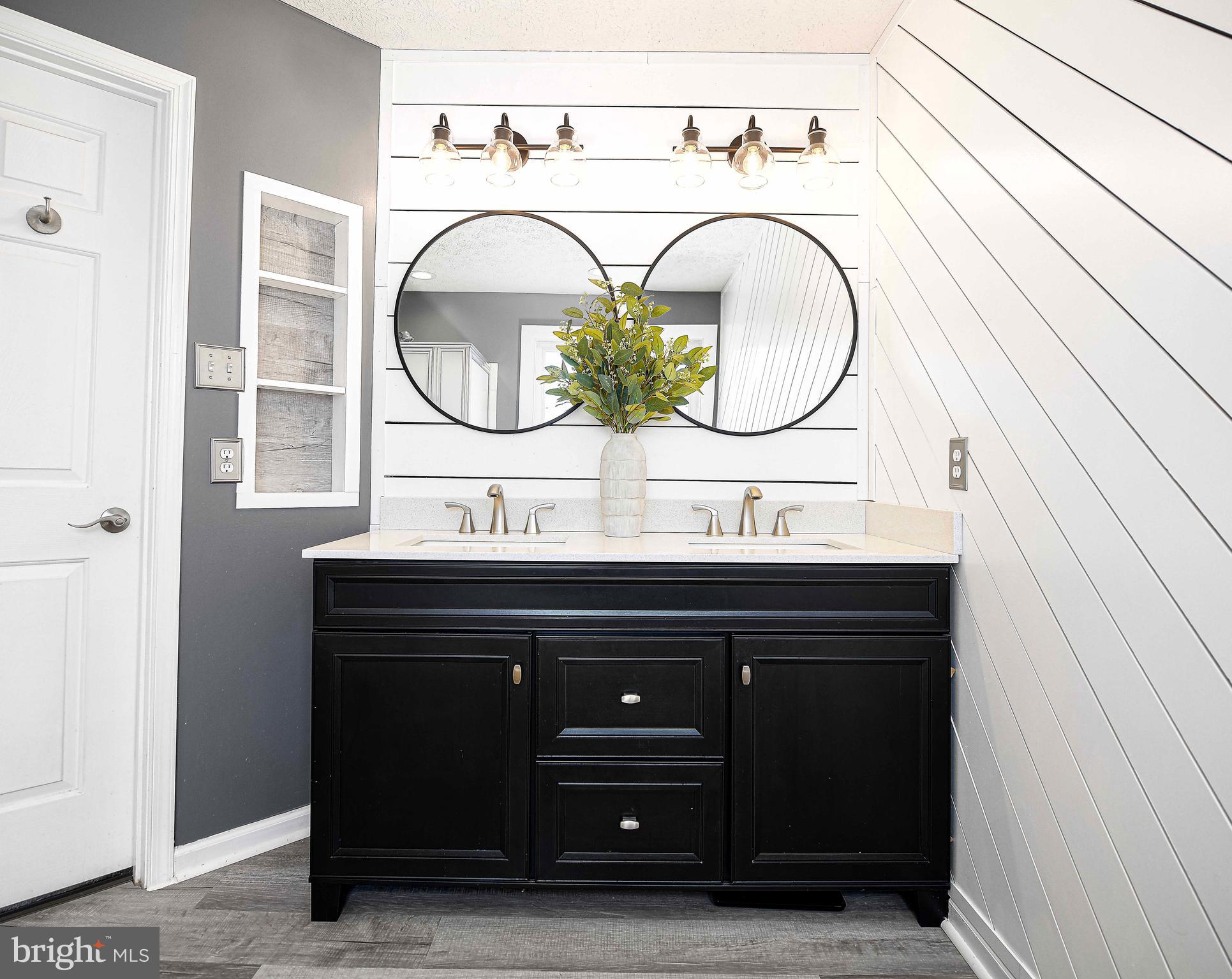 CONSTANT FRIENDSHIP - Residential