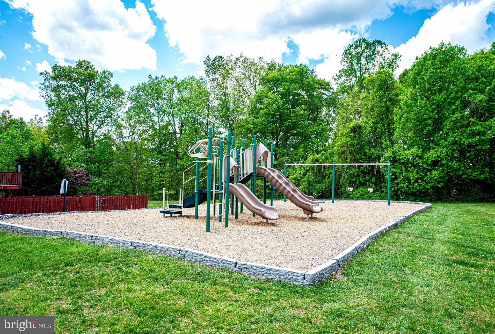 CONSTANT FRIENDSHIP - Residential