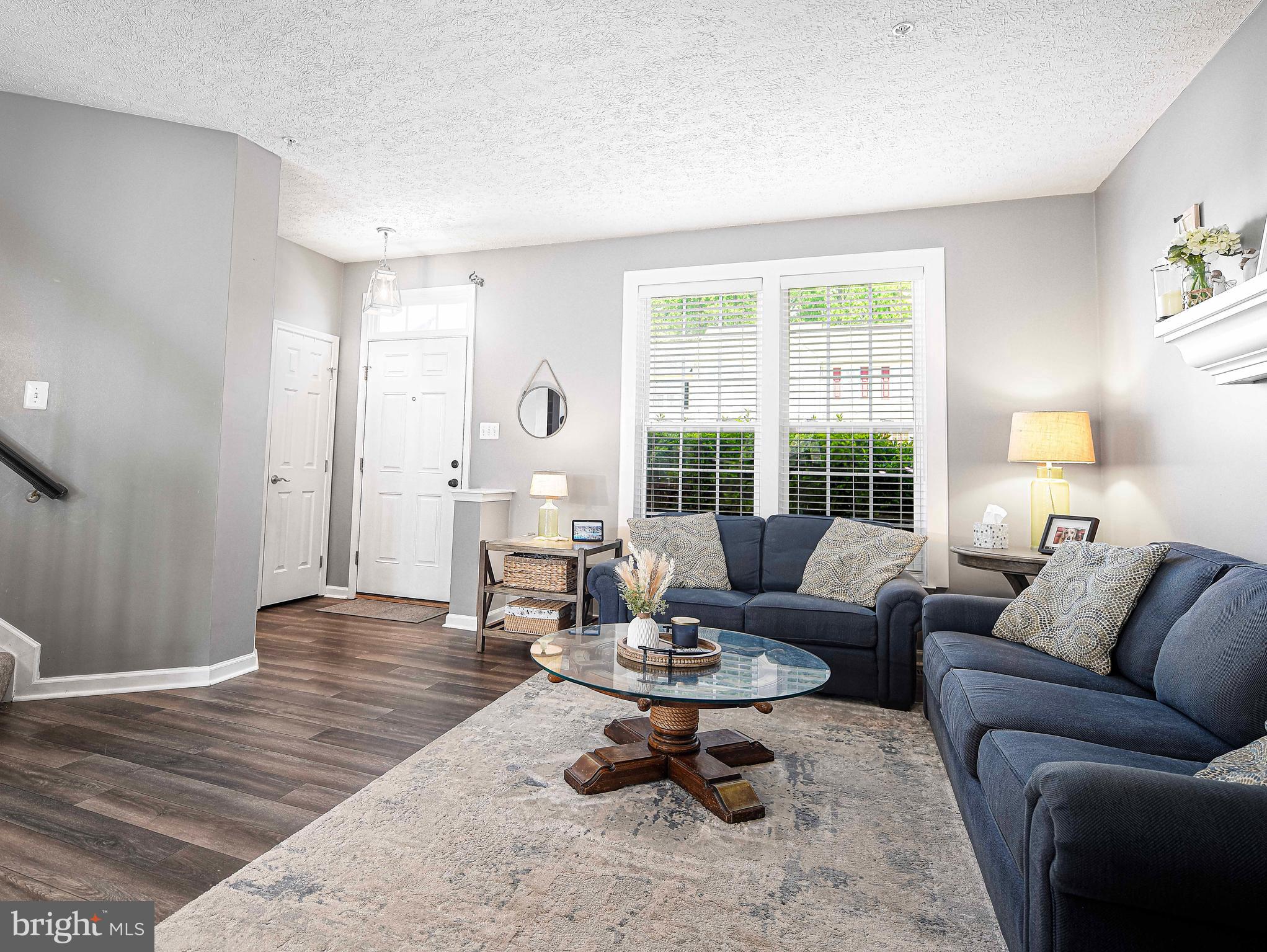 CONSTANT FRIENDSHIP - Residential