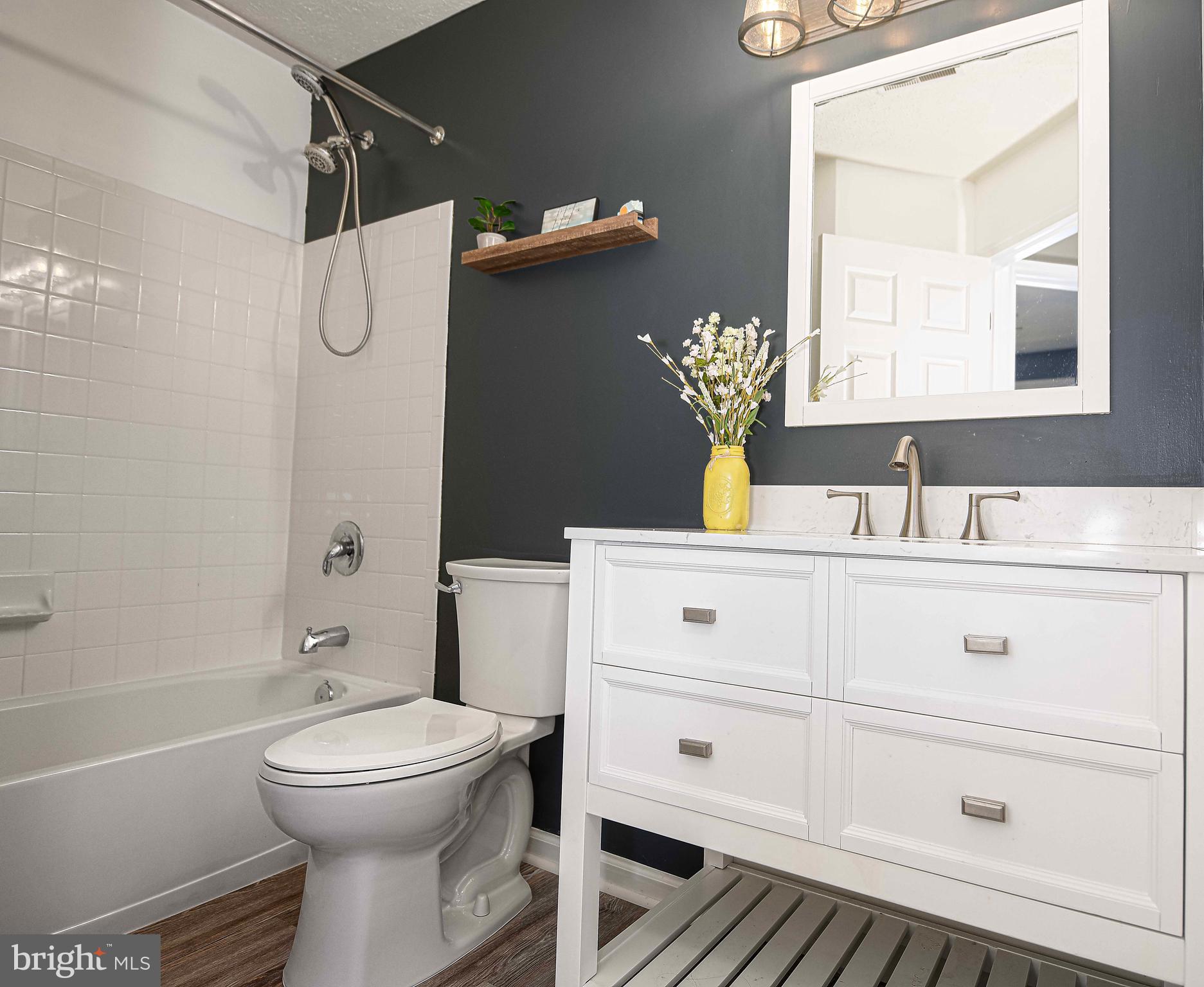 CONSTANT FRIENDSHIP - Residential