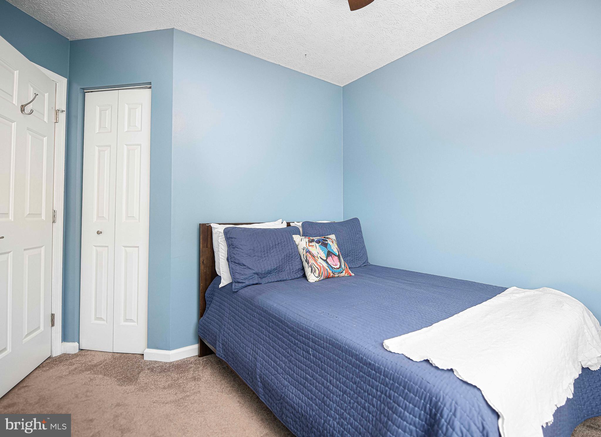 CONSTANT FRIENDSHIP - Residential