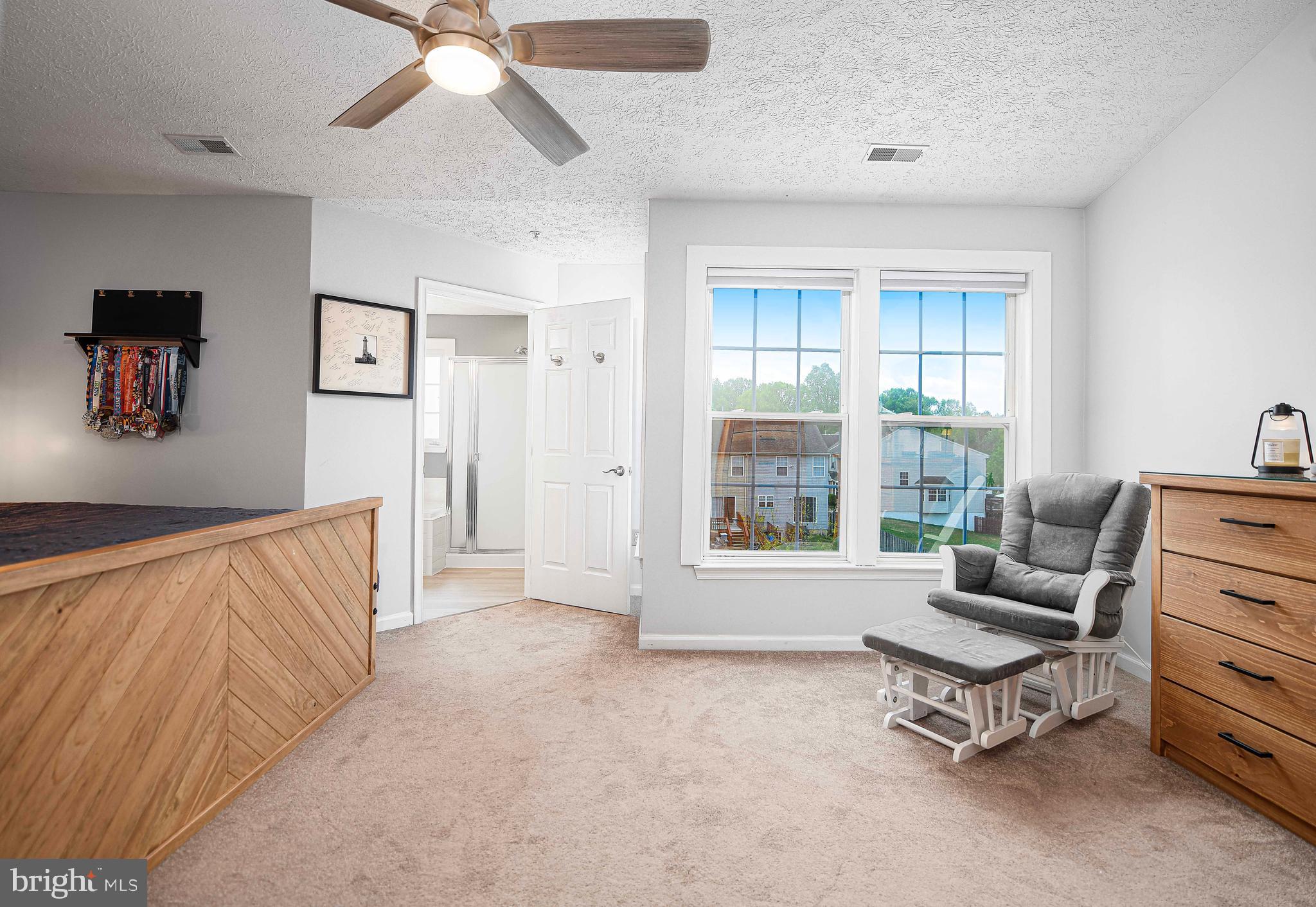 CONSTANT FRIENDSHIP - Residential