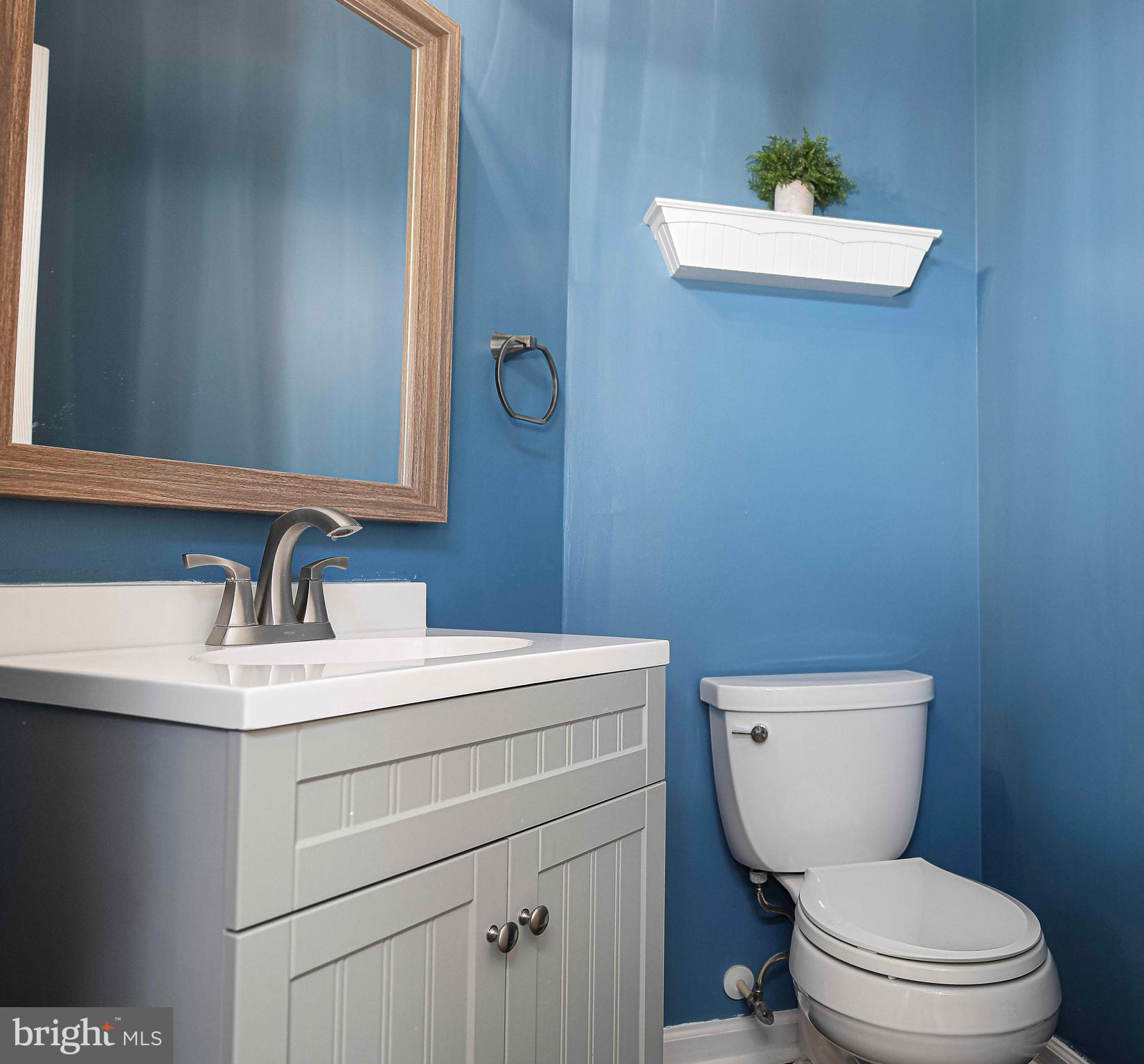 CONSTANT FRIENDSHIP - Residential